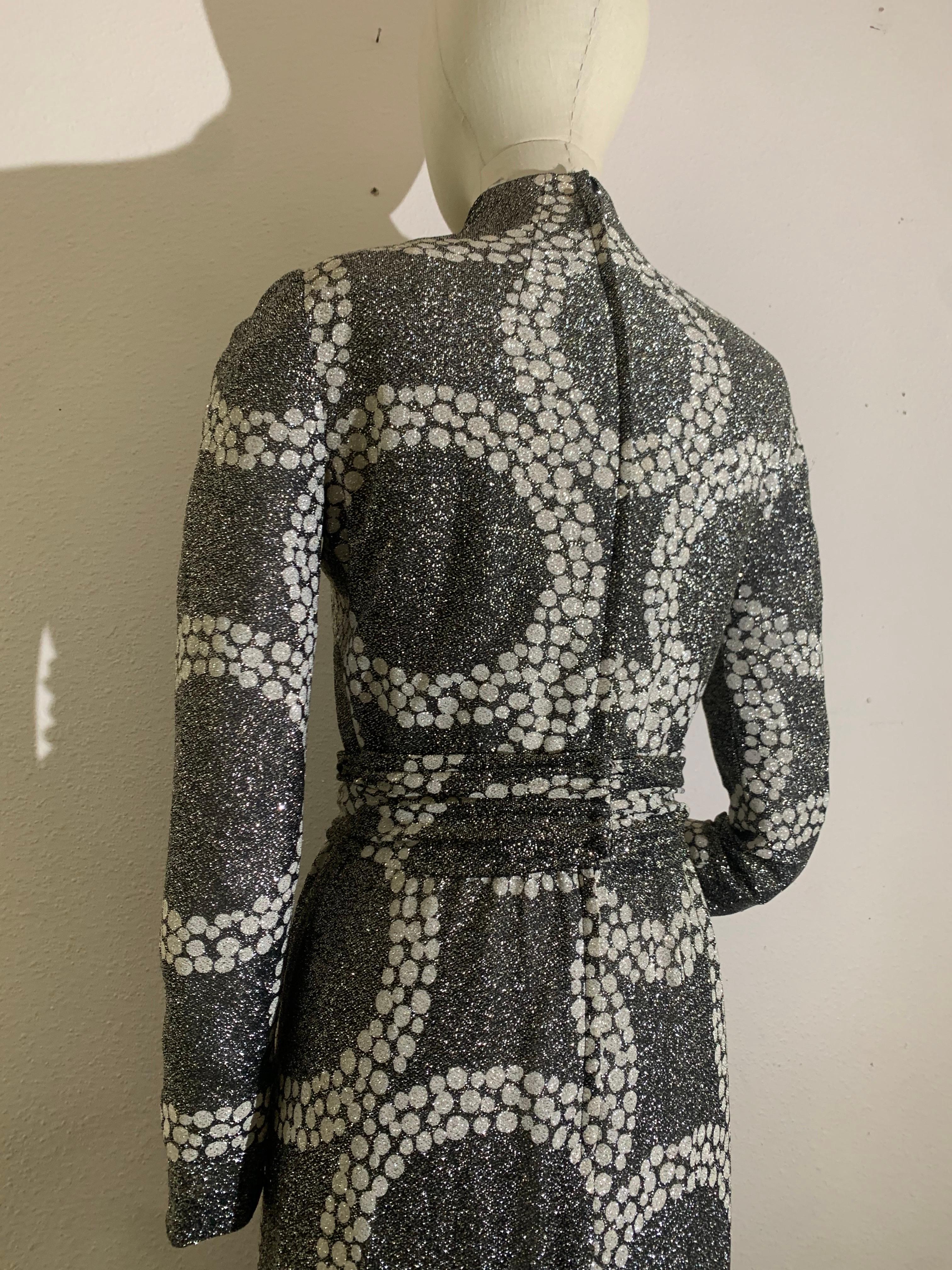 De las mujeres Maxivestido de punto de lúrex plateado con motivo de guijarros circulares de los años 70 de Kiki Hart en venta