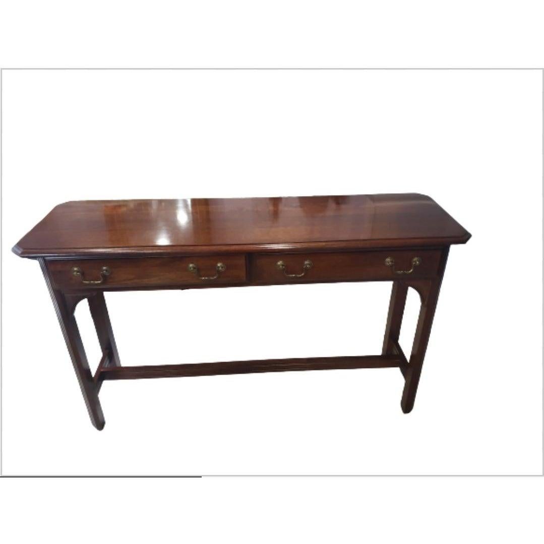 Traditional English solid mahogany chippendale style console table sofa table. Excellent vintage condition with very minor signs of use.
Table measure 48