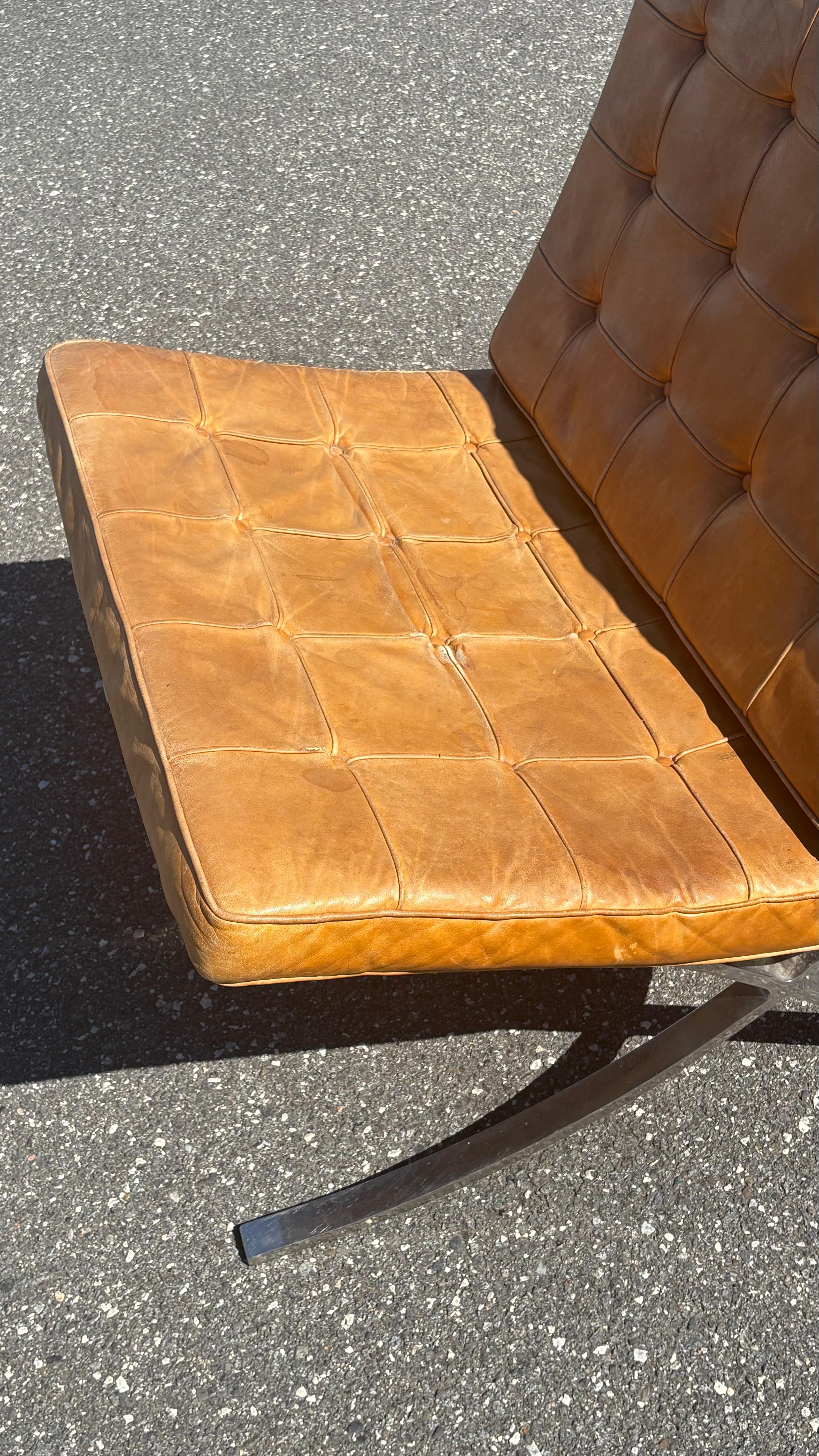 1970s Knoll Barcelona Chair in Cognac Leather Bon état - En vente à Philadelphia, PA