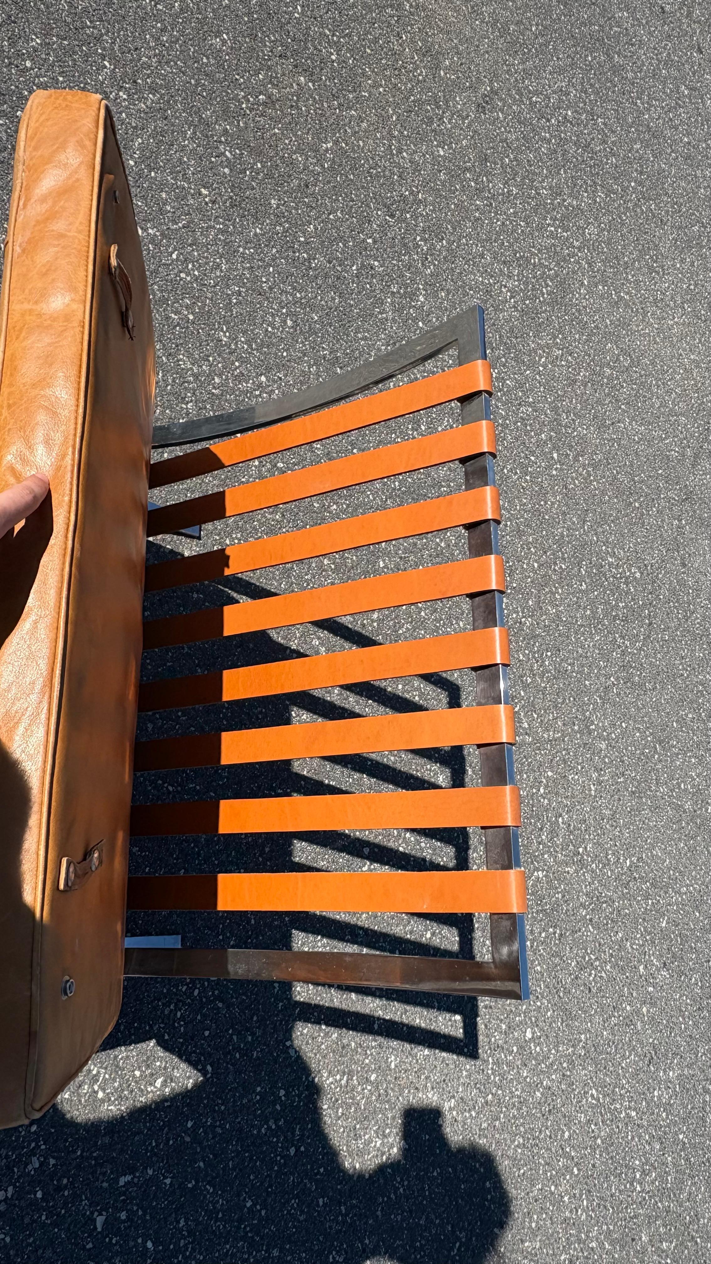 1970s Knoll Barcelona Chair in Cognac Leather en vente 1