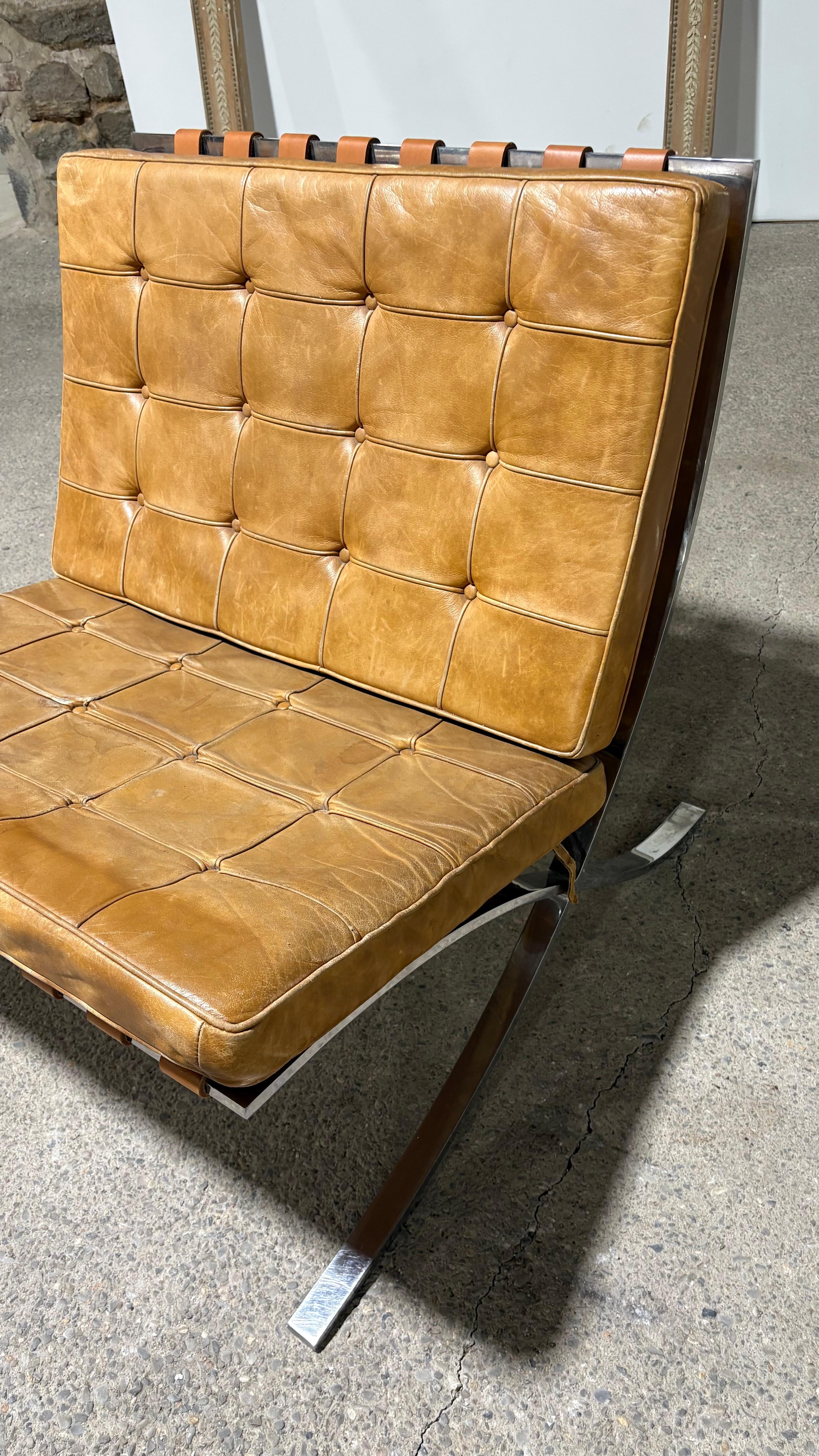 1970s Knoll Barcelona Chair in Cognac Leather en vente 5