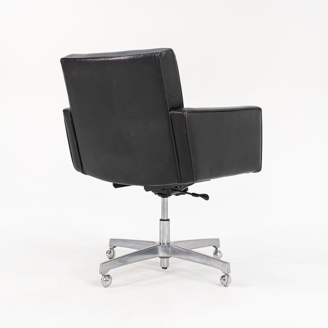 Dies ist ein Cafiero Executive Desk Chair, Modell 187, entworfen von Vincent Cafiero für Knoll im Jahr 1960. Dieses Beispiel stammt aus den 1970er Jahren. Der Stuhl trägt das Etikett von BK Upholstery