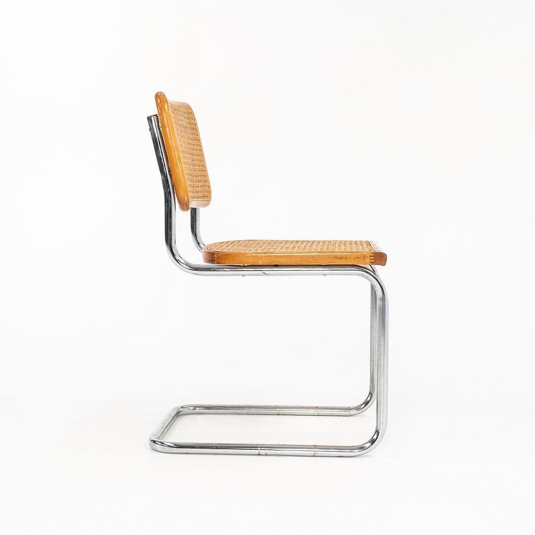Il s'agit d'une chaise d'appoint Cesca, modèle B32, conçue par Marcel Breuer en 1928. Cet exemplaire de Cesca nous est parvenu par l'intermédiaire d'un bureau d'architecte situé à proximité de l'usine Knoll, et les dimensions et la qualité