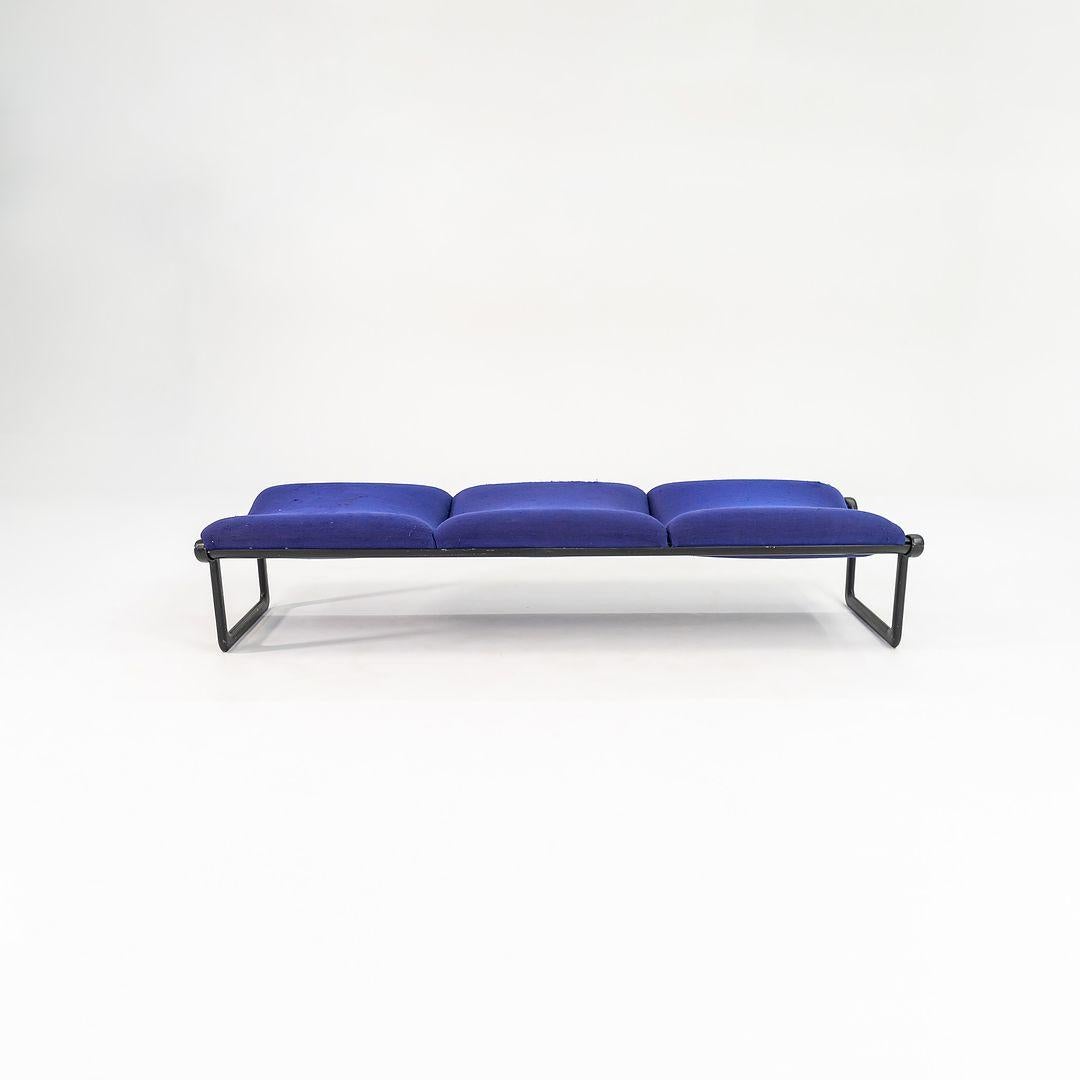 Fin du 20e siècle 1970s Knoll Hannah Morrison Three Seat Sling Bench in Purple Fabric (Banc à trois places en tissu violet) en vente