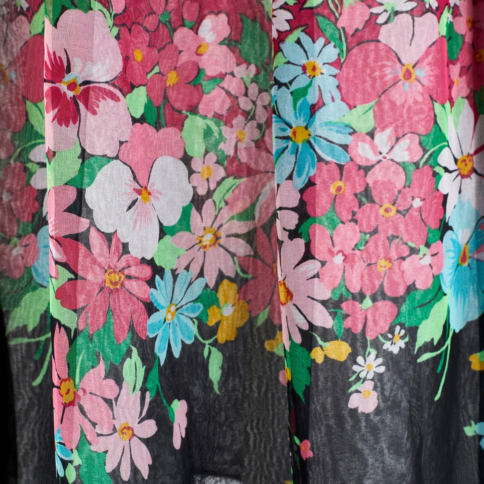 Vestido Smocked con estampado floral Koos Van den Akker de los años 70 en Excelente estado para la venta en London, GB