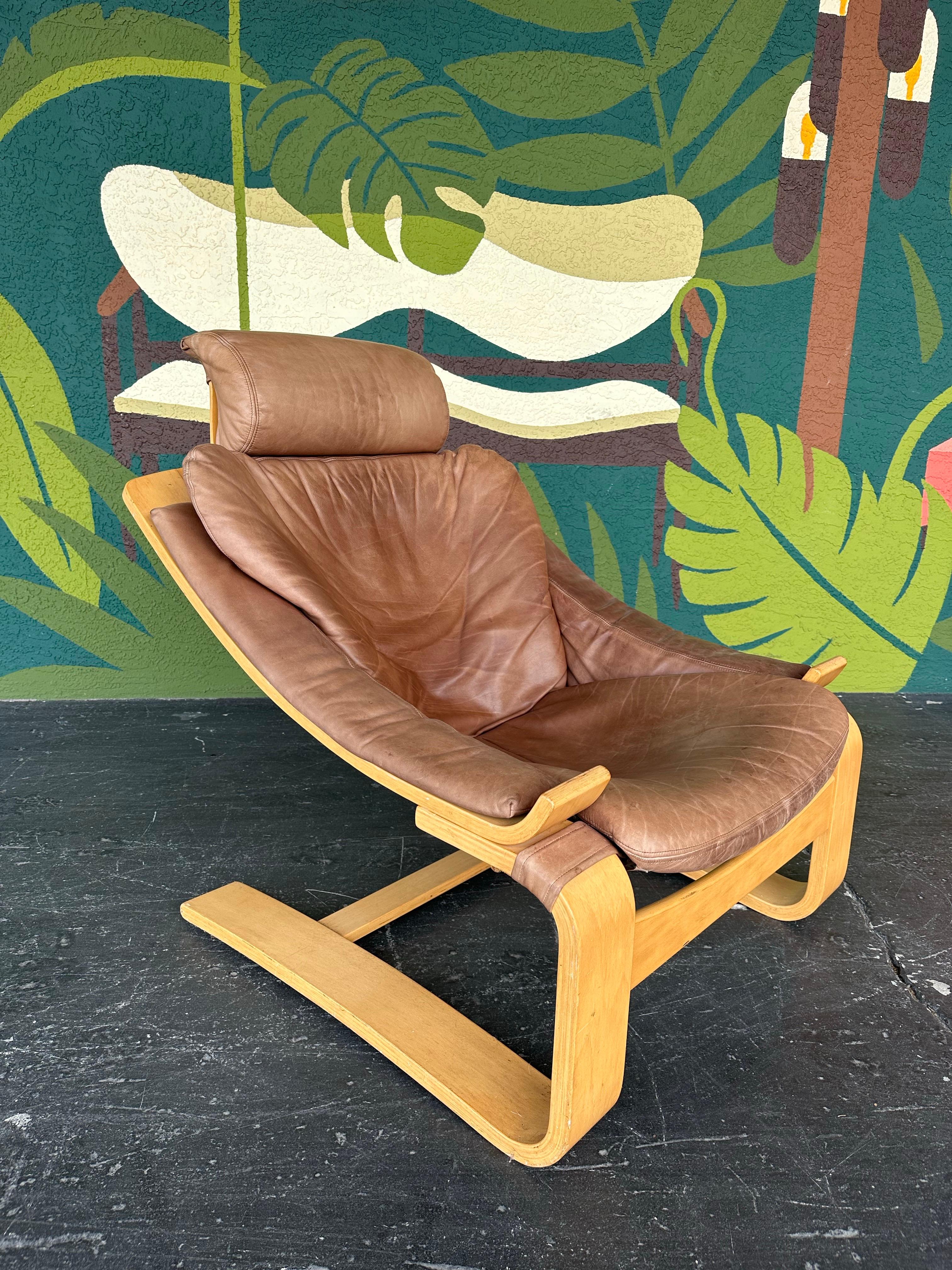 Mid Century Kroken Bentwood Taupe Leather Sling Cantilevered Lounge chair by Ake Fribytter for Nelo Sweden Circa 1970’s. 

Cantilevered light bentwood frame with brown canvas sling supports a taupe leather cushion. A low slung bucket shape that