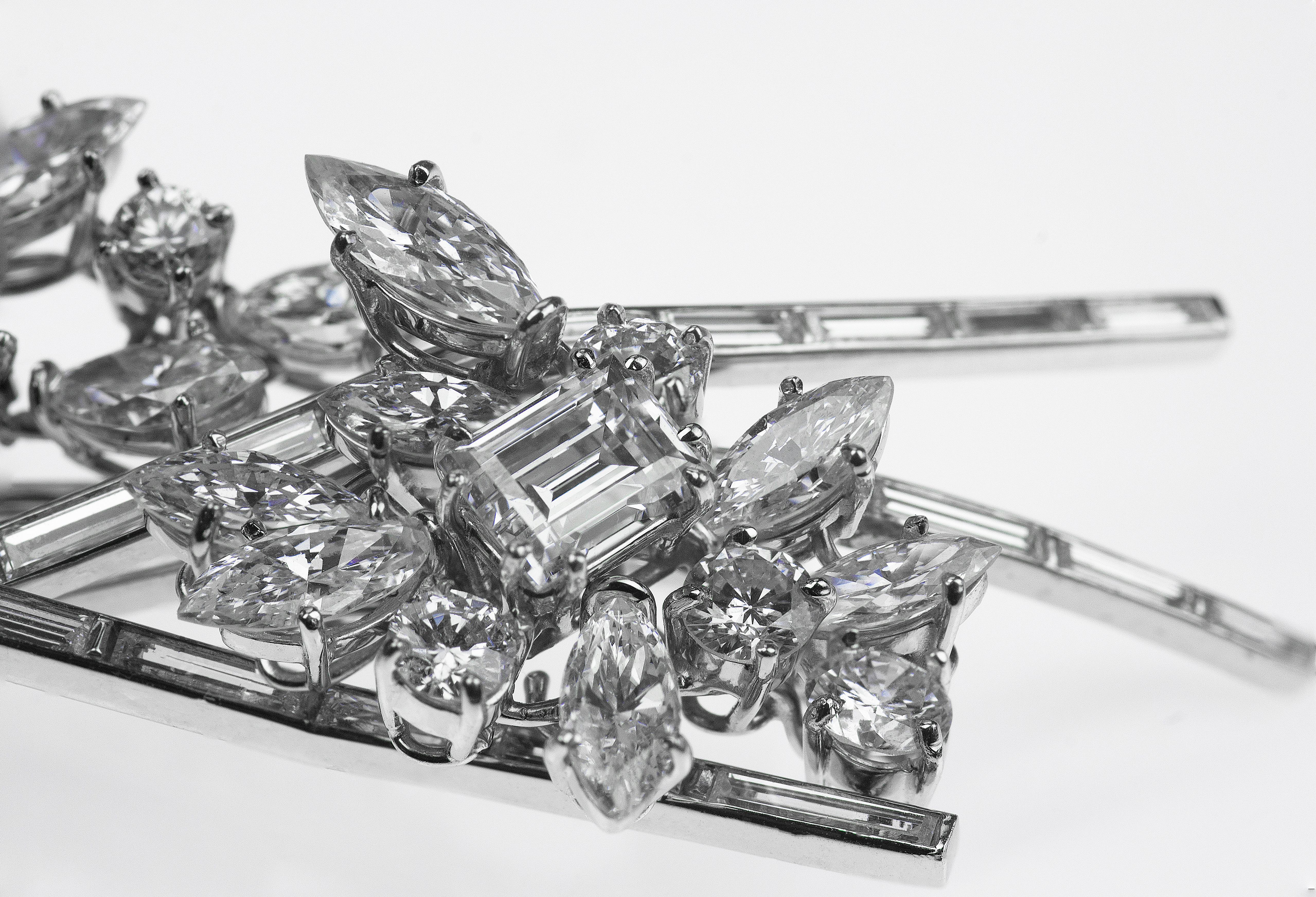 1970s Kutchinsky London Diamond Spray Brooch in Platinum 1