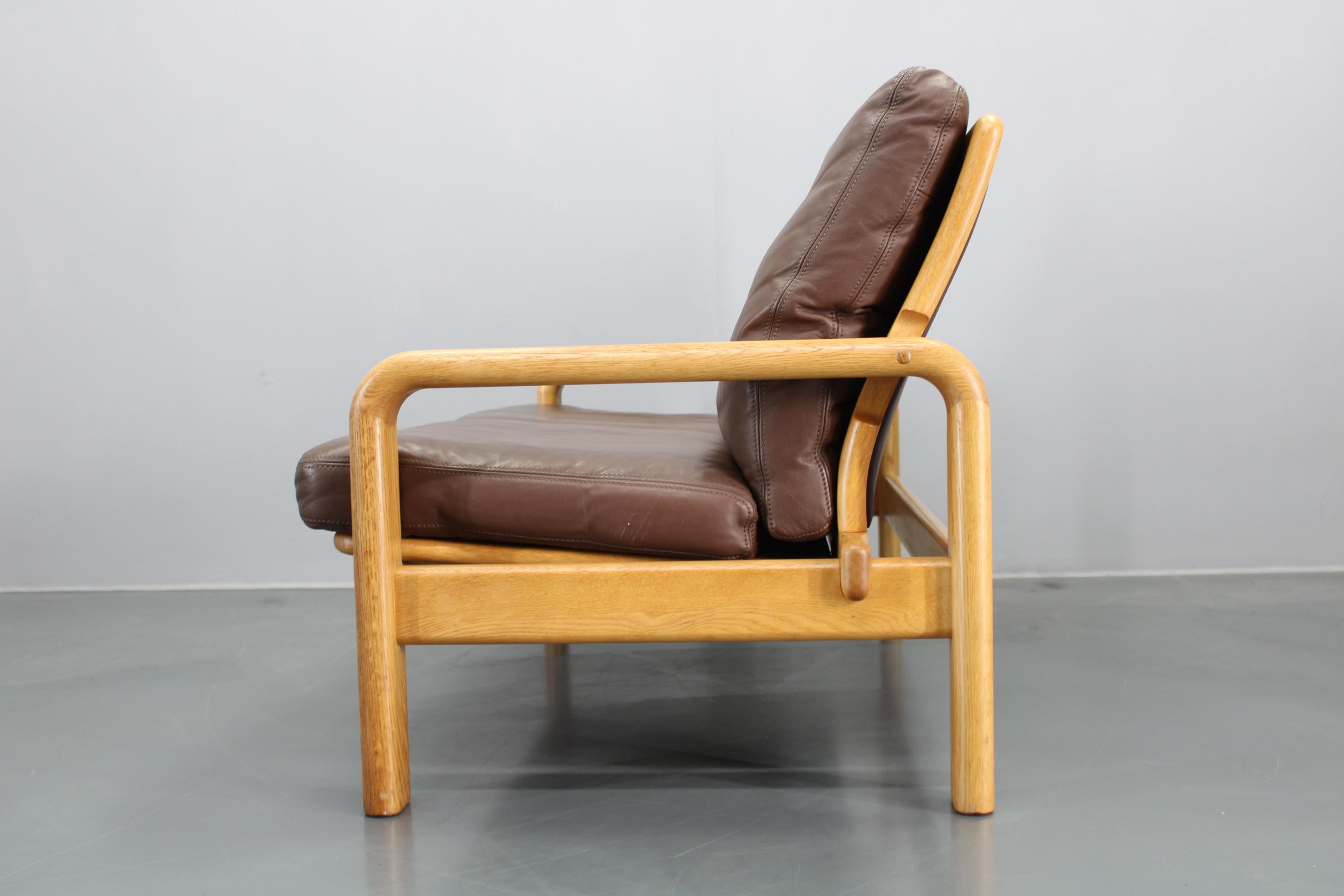 Mid-Century Modern 1970s L. Olsen & Søn Oak and Leather 2-Seater Sofa, Denmark For Sale