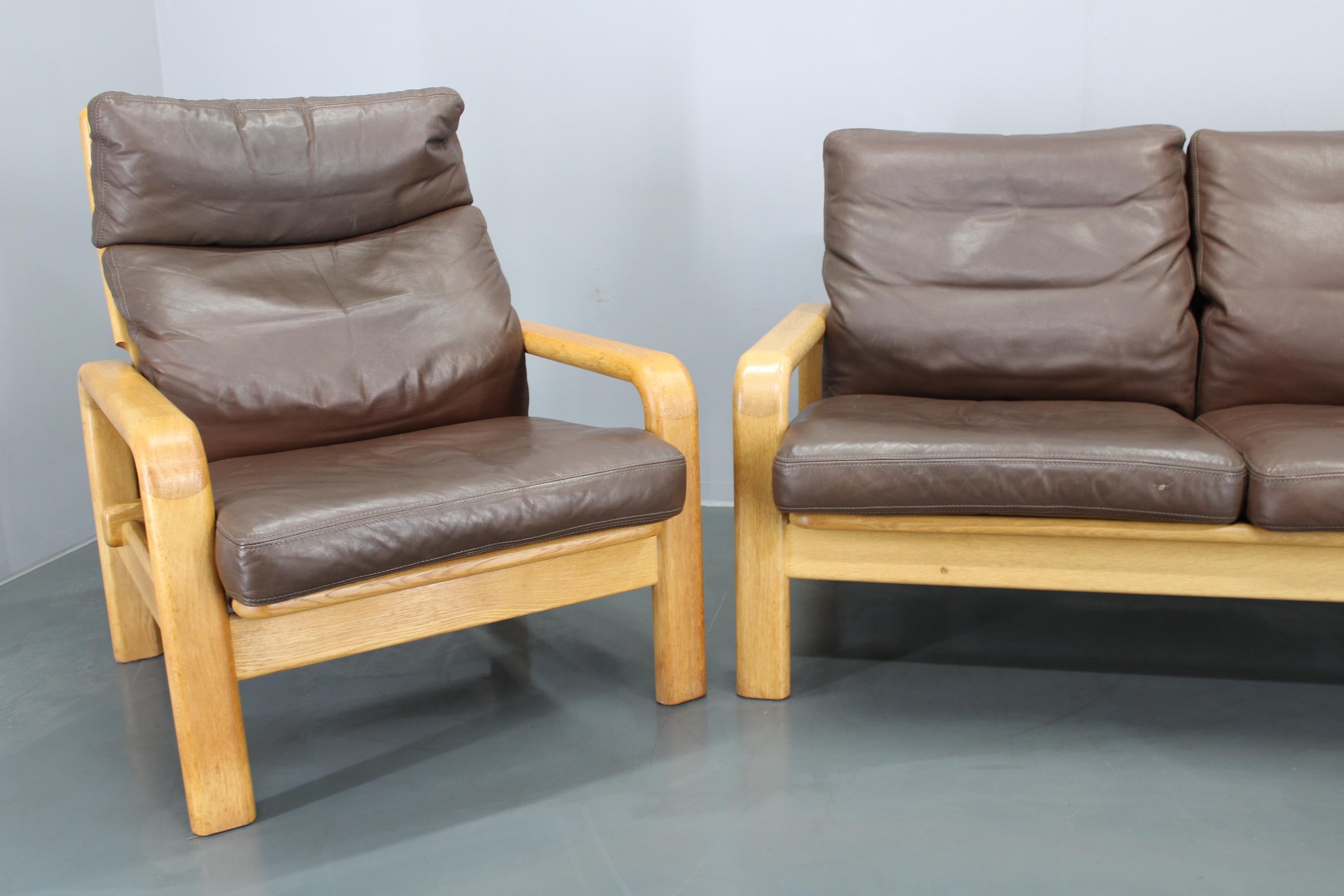 1970s L. Olsen & Søn Oak and Leather Living Room Set, Denmark In Good Condition For Sale In Praha, CZ