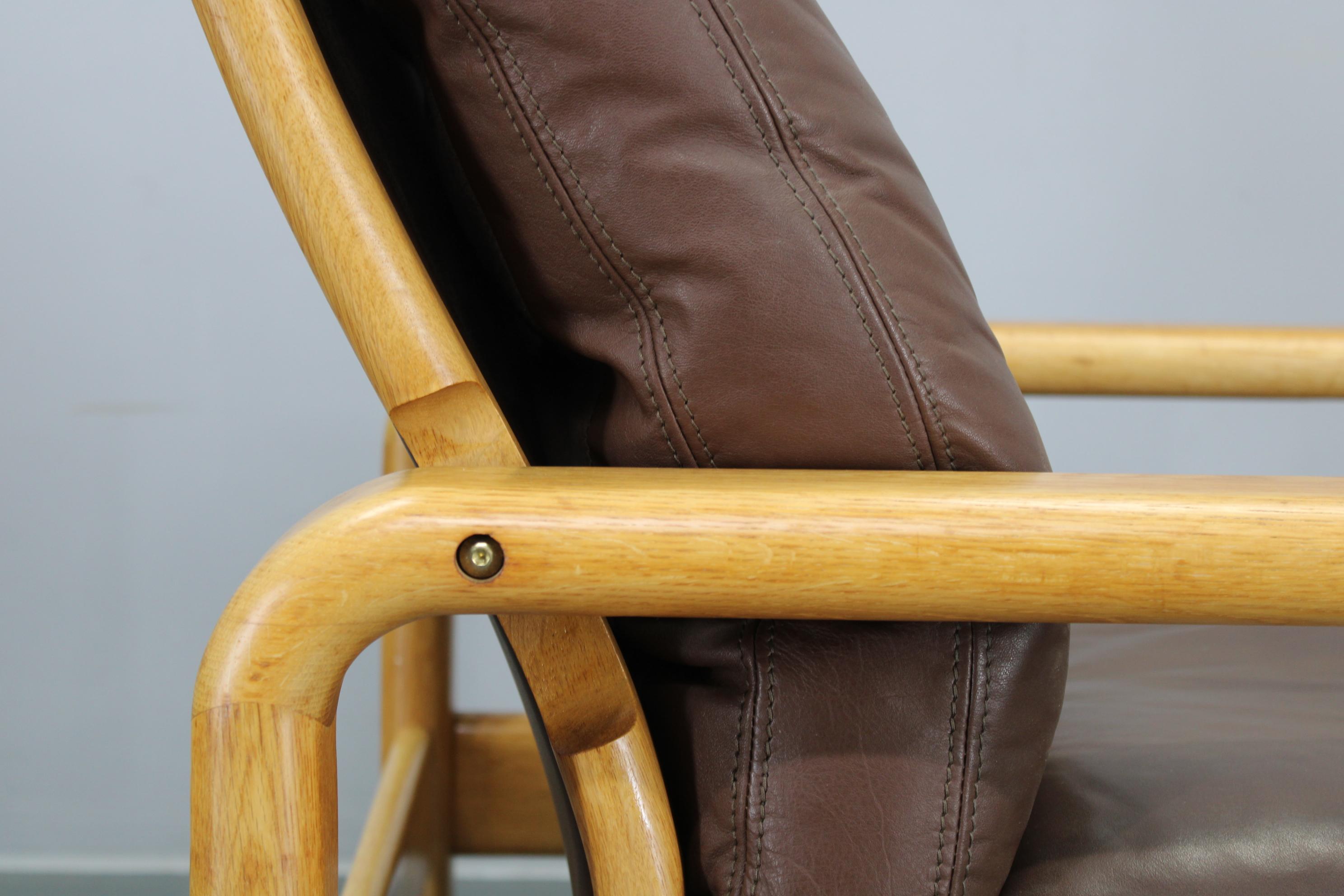 1970s L. Olsen & Søn Pair of Armchairs in Oak and Leather, Denmark For Sale 5