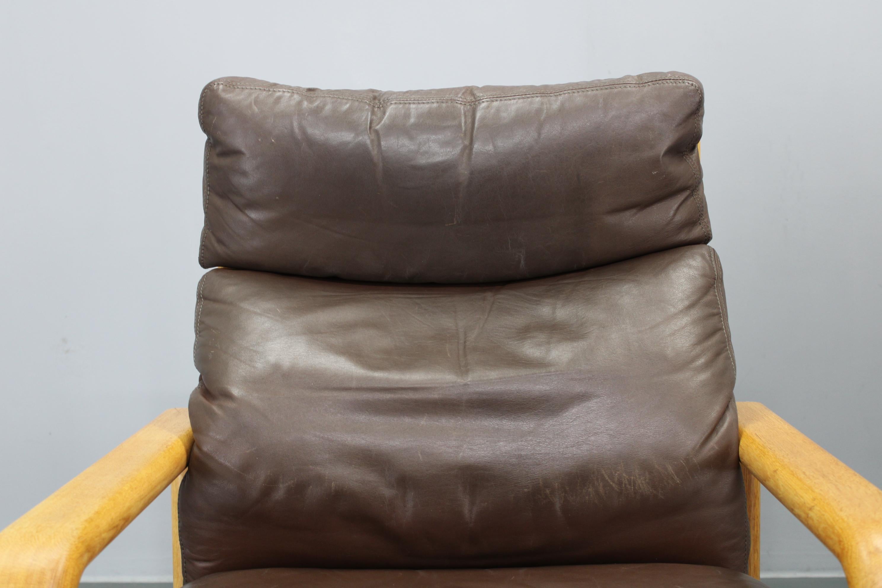1970s L. Olsen & Søn Pair of Armchairs in Oak and Leather, Denmark For Sale 6