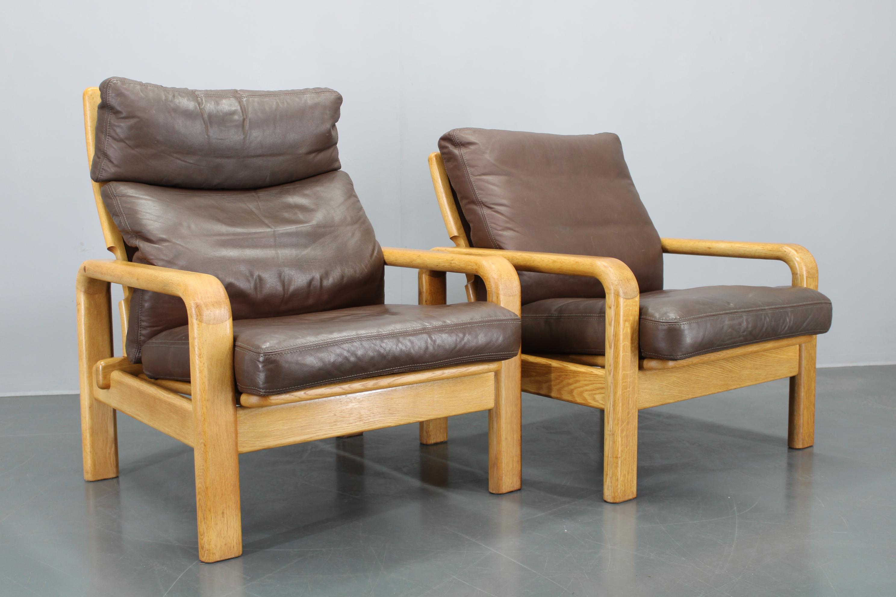 - Good original condition with minor signs of use
- Patinated leather
- The lower armchair dimensions are:  Height :80cm, Seat height 40cm, Width: 
  75cm , Depth: 80cm 
-Labeled