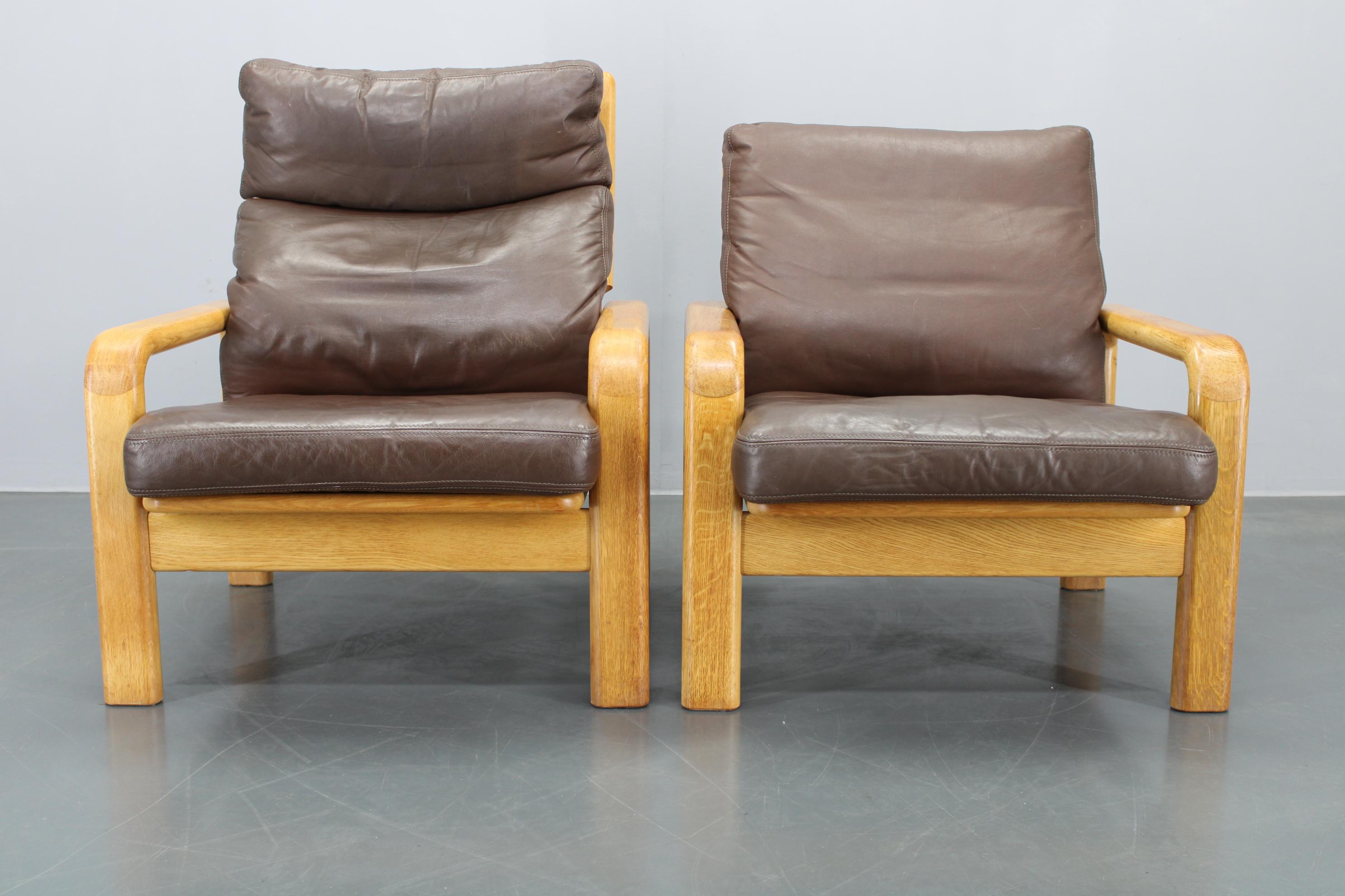 Mid-Century Modern 1970s L. Olsen & Søn Pair of Armchairs in Oak and Leather, Denmark For Sale
