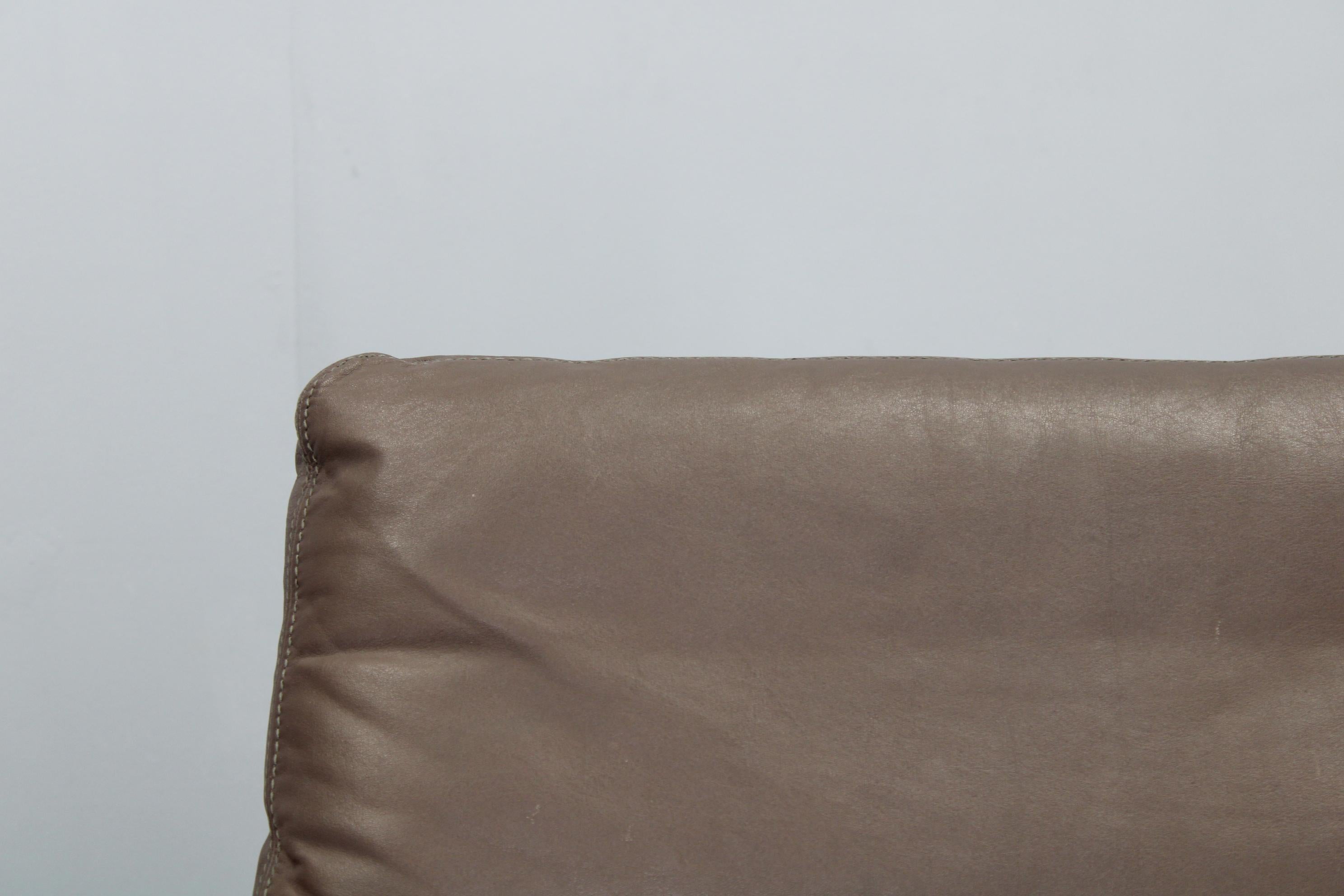 1970s L. Olsen & Søn Pair of Armchairs in Oak and Leather, Denmark For Sale 3