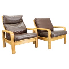 1970s L. Olsen & Søn Pareja de sillones en roble y cuero, Dinamarca