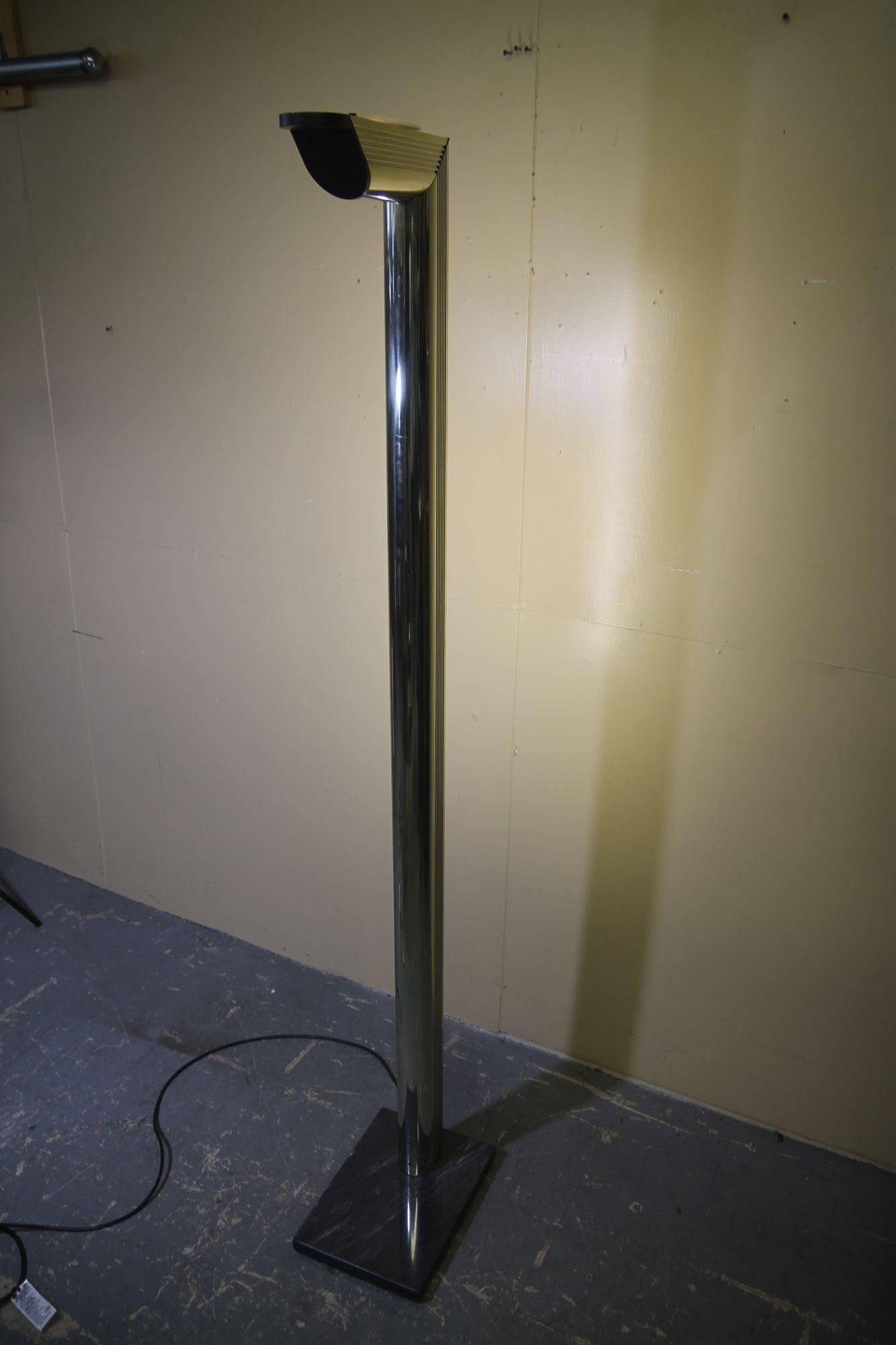 1970s L shaped brass floor lamp with two lights For Sale 3