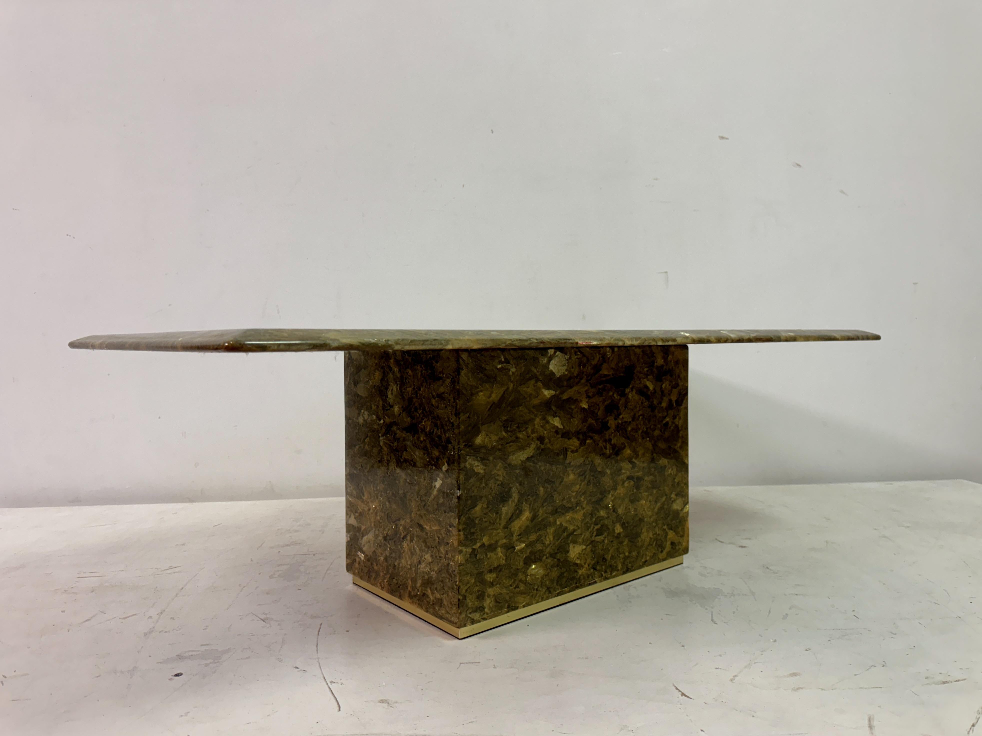 Table basse labradorite des années 1970 avec base en laiton en vente 4