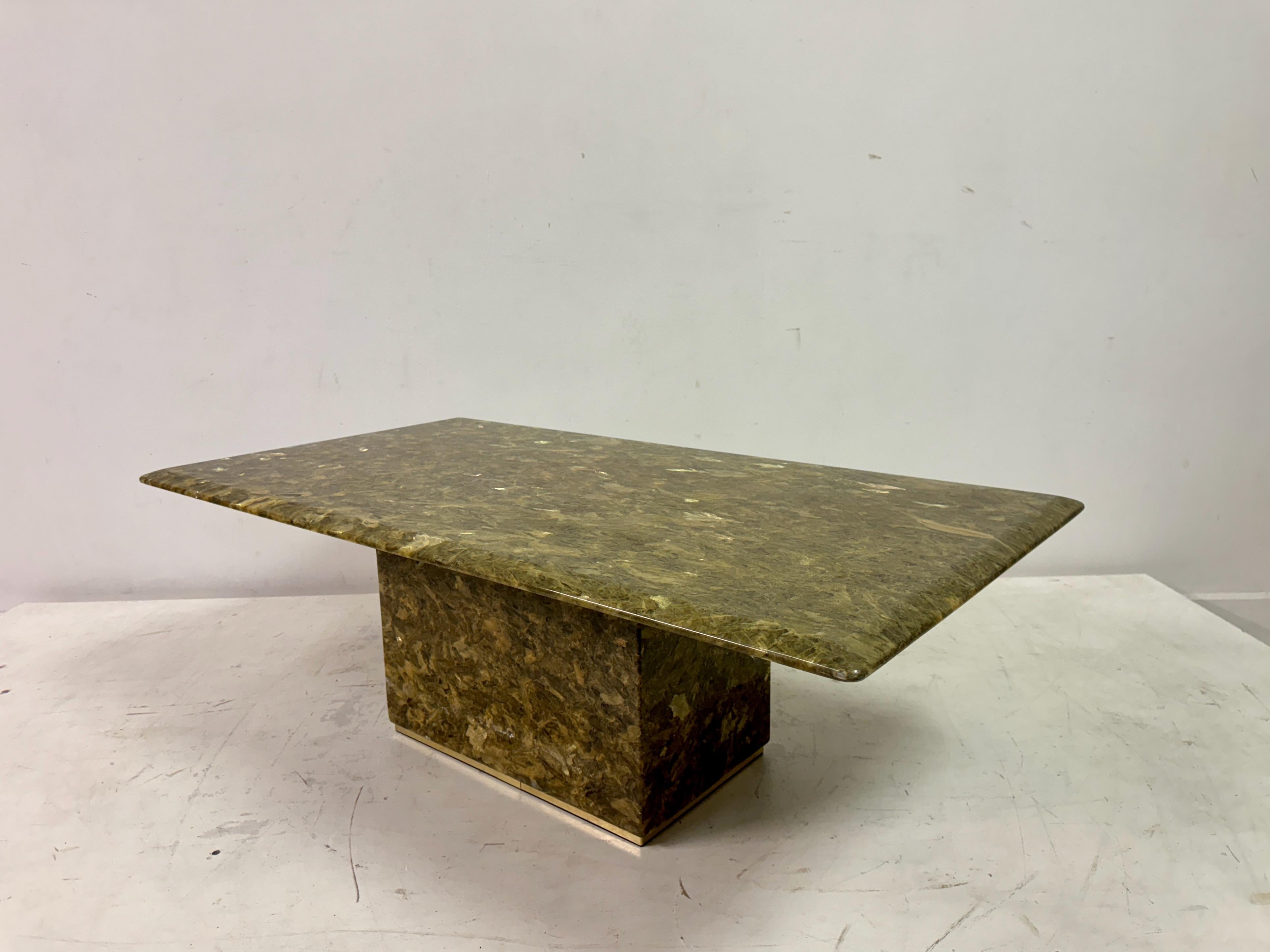 Table basse labradorite des années 1970 avec base en laiton en vente 5