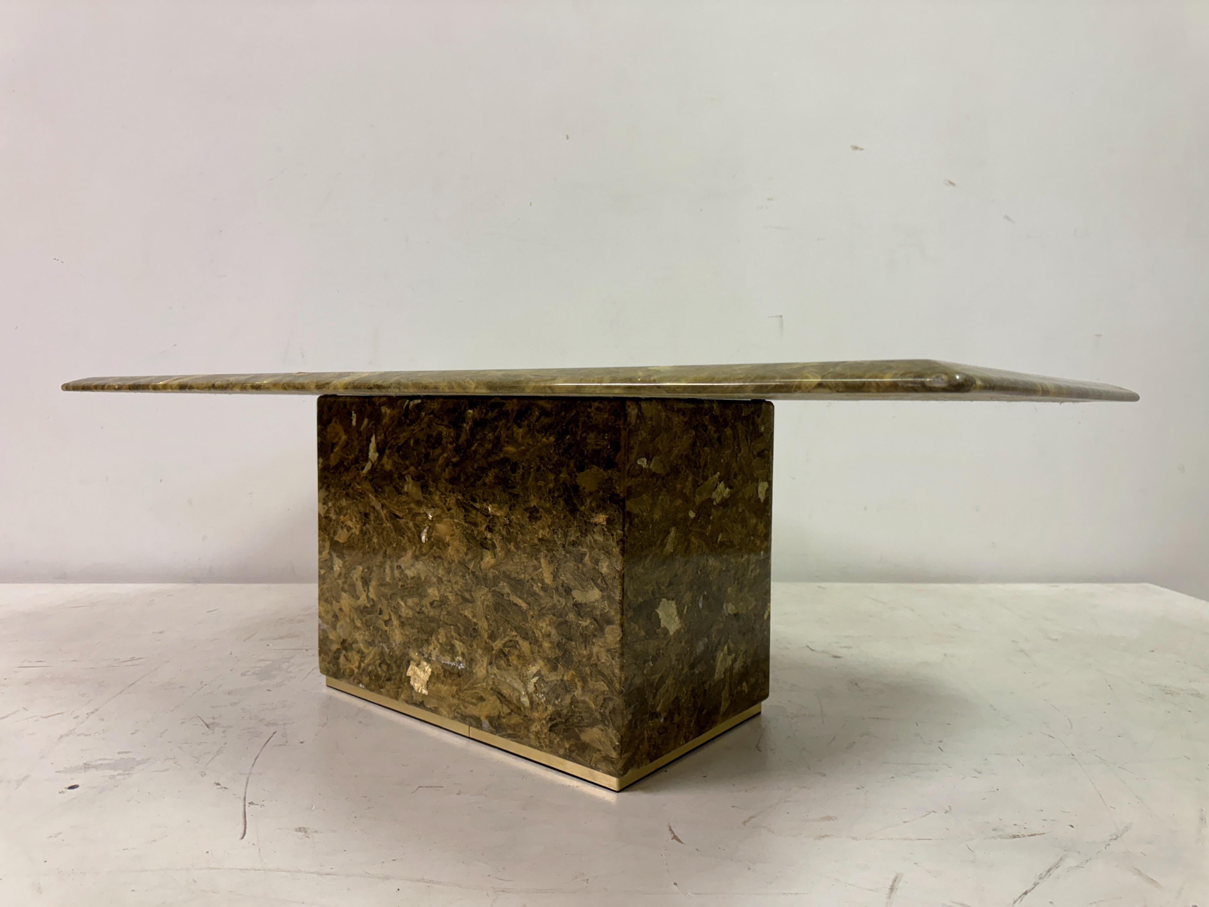Table basse labradorite des années 1970 avec base en laiton en vente 6