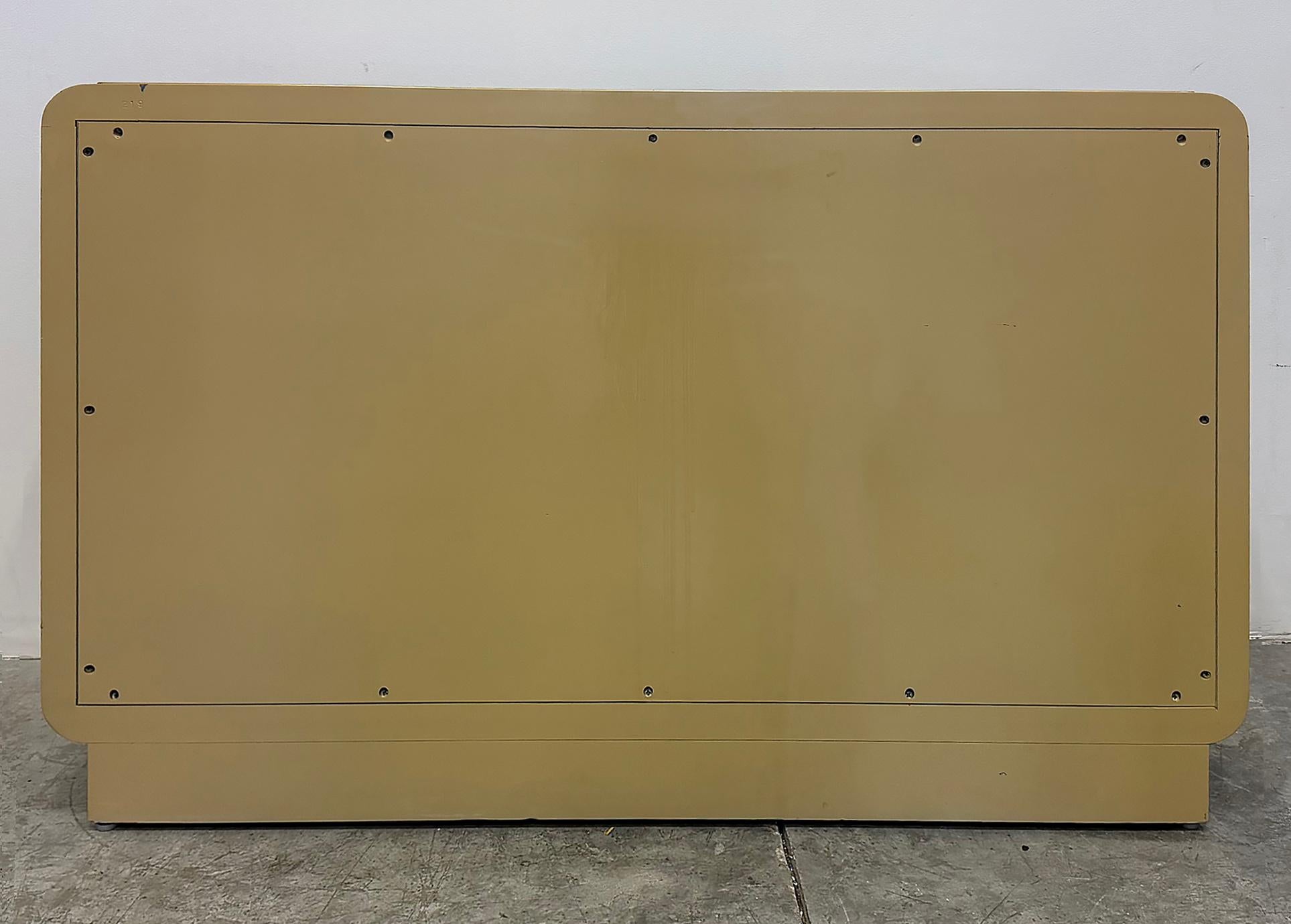 Armadio Mastercraft laccato anni '70 di ispirazione asiatica, ferramenta in ottone di qualità superiore in vendita 2