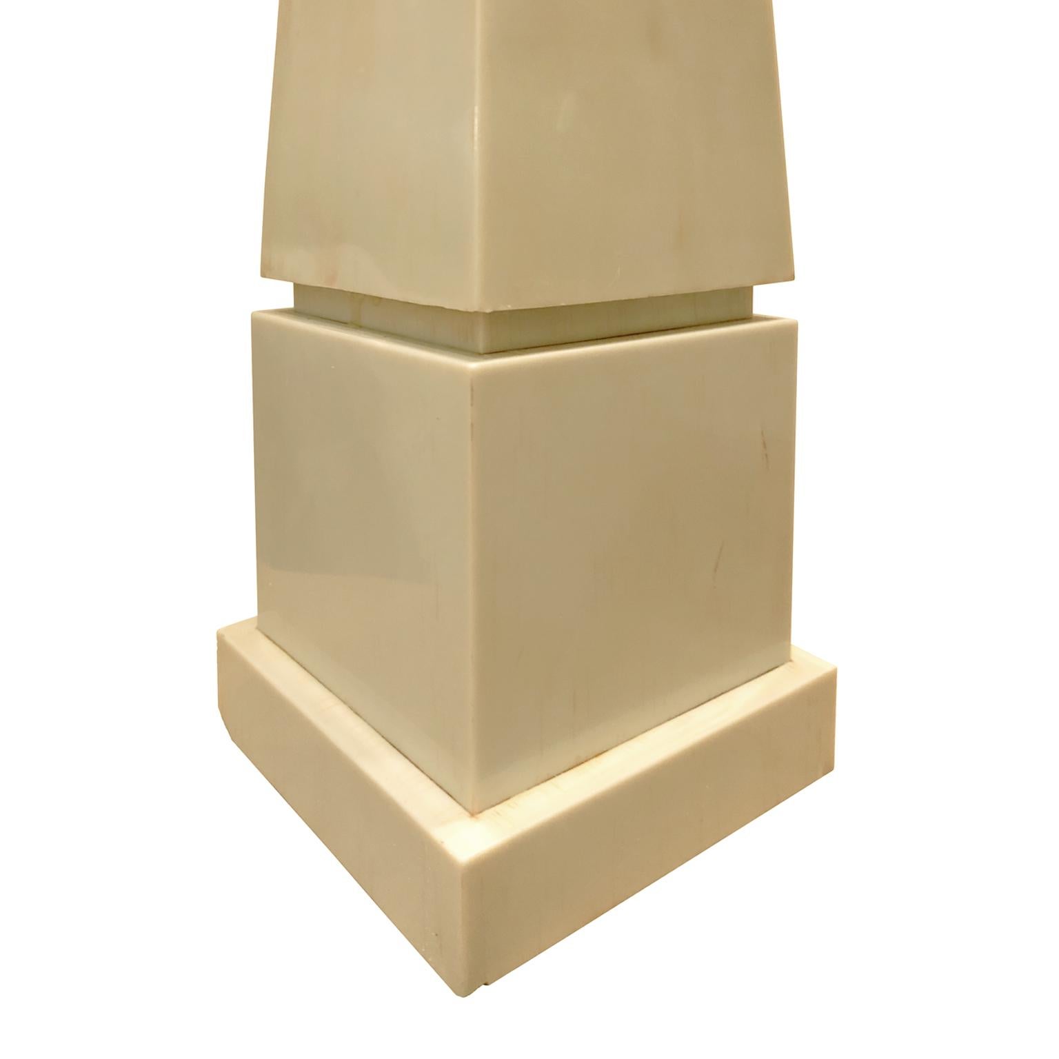 1970s Lacquered Obelisk in Antique White In Good Condition For Sale In New York, NY