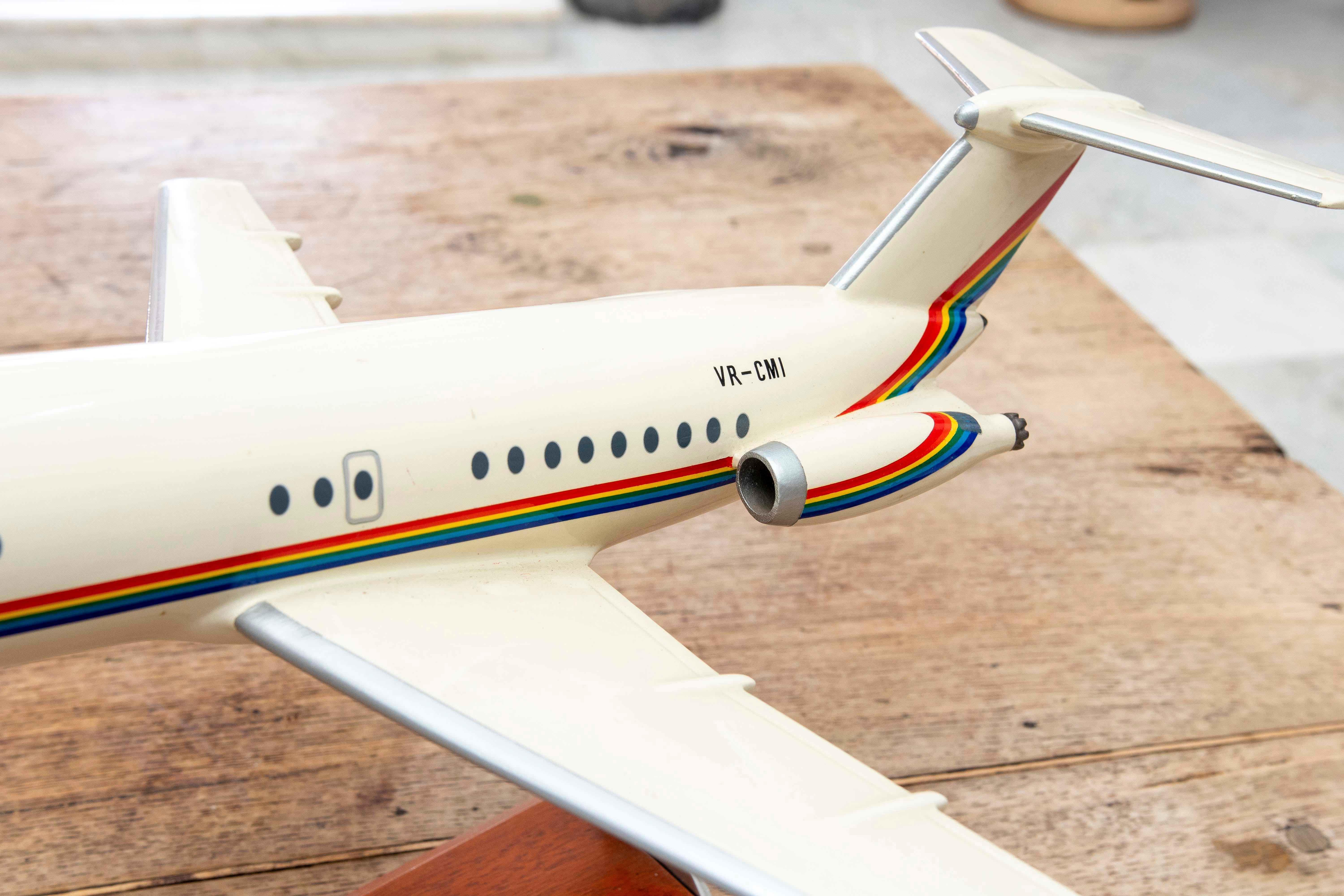 Modèle d'avion en résine laquée des années 1970 de la Maison Executive Display en vente 4