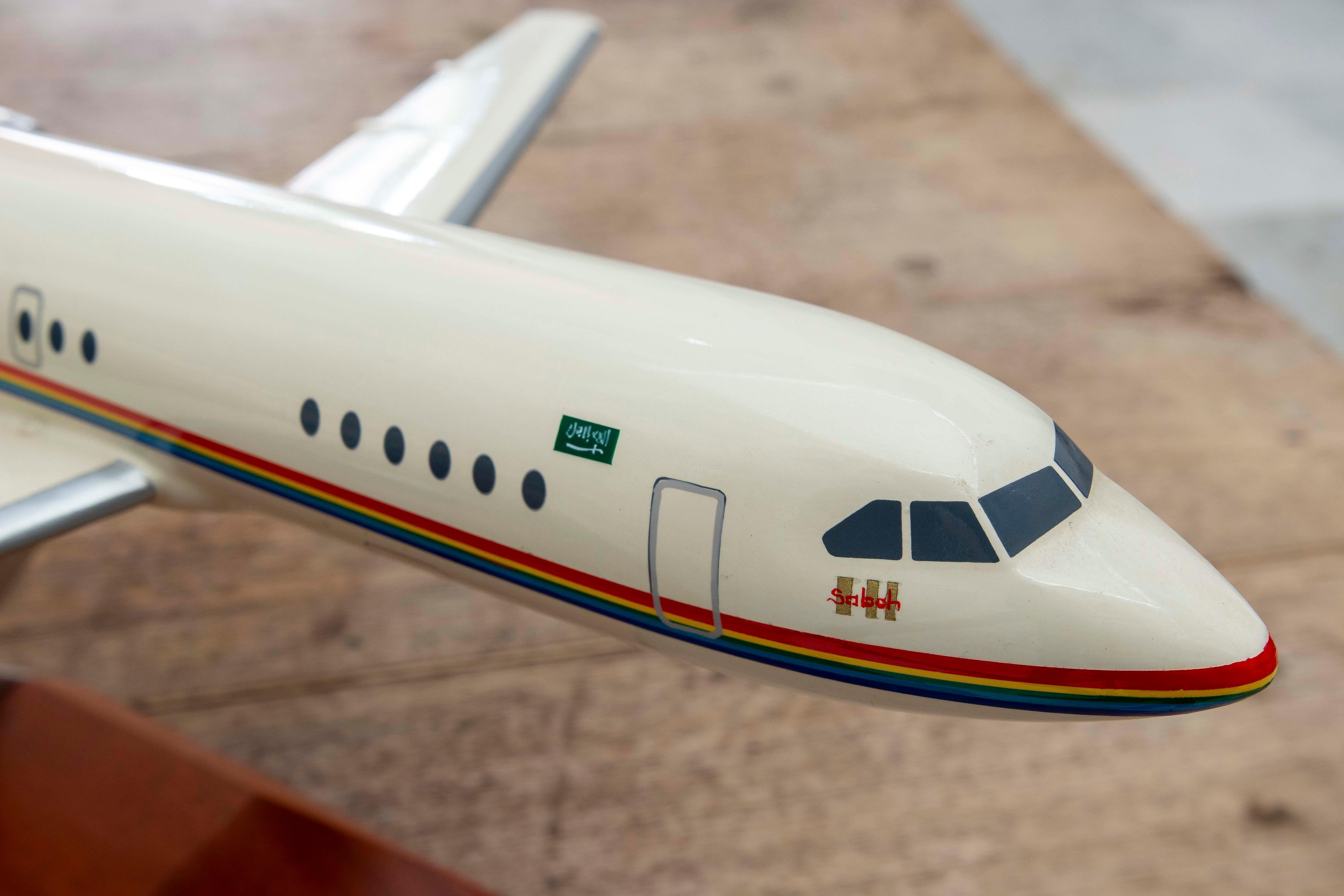Modèle d'avion en résine laquée des années 1970 de la Maison Executive Display en vente 7