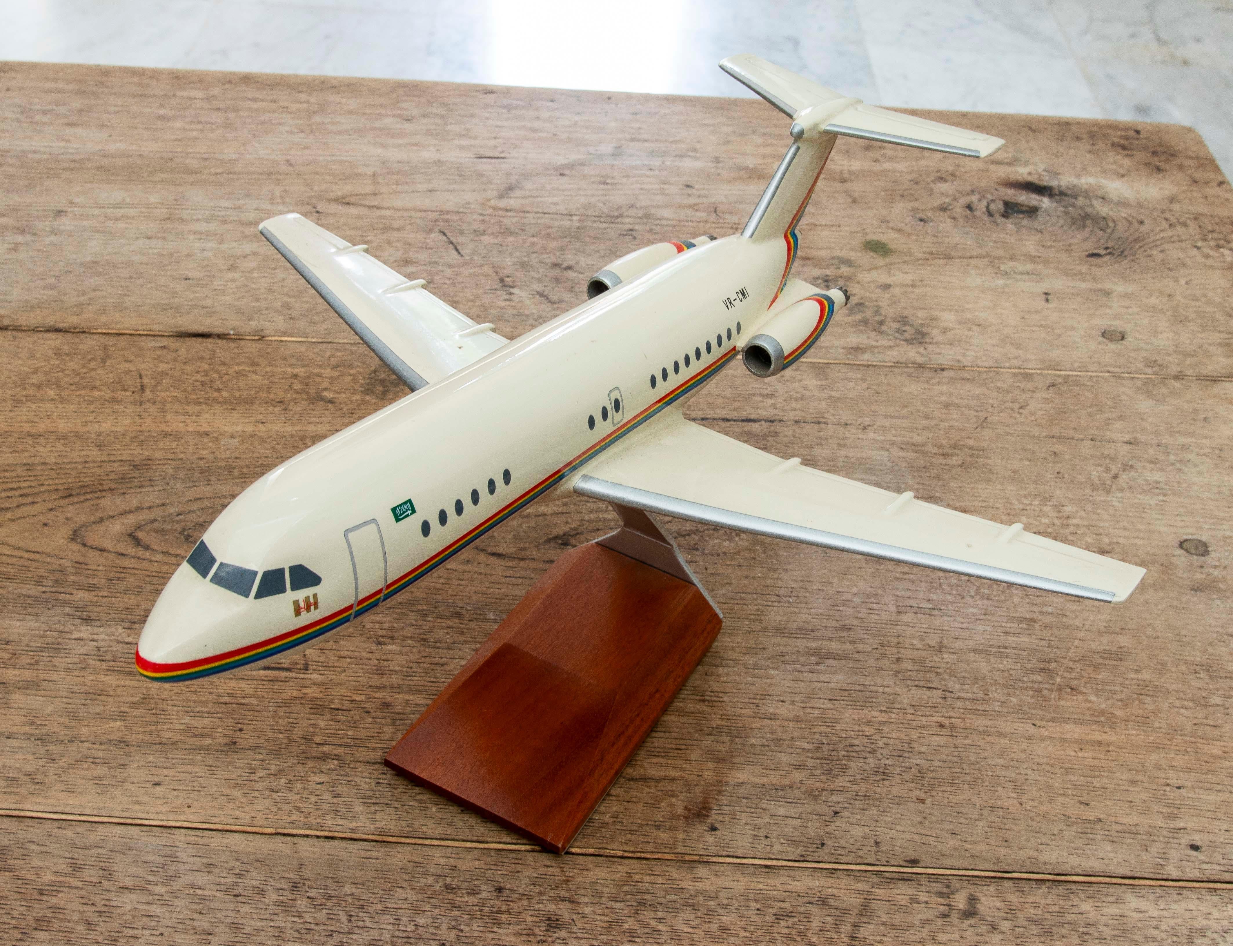 Laqué Modèle d'avion en résine laquée des années 1970 de la Maison Executive Display en vente
