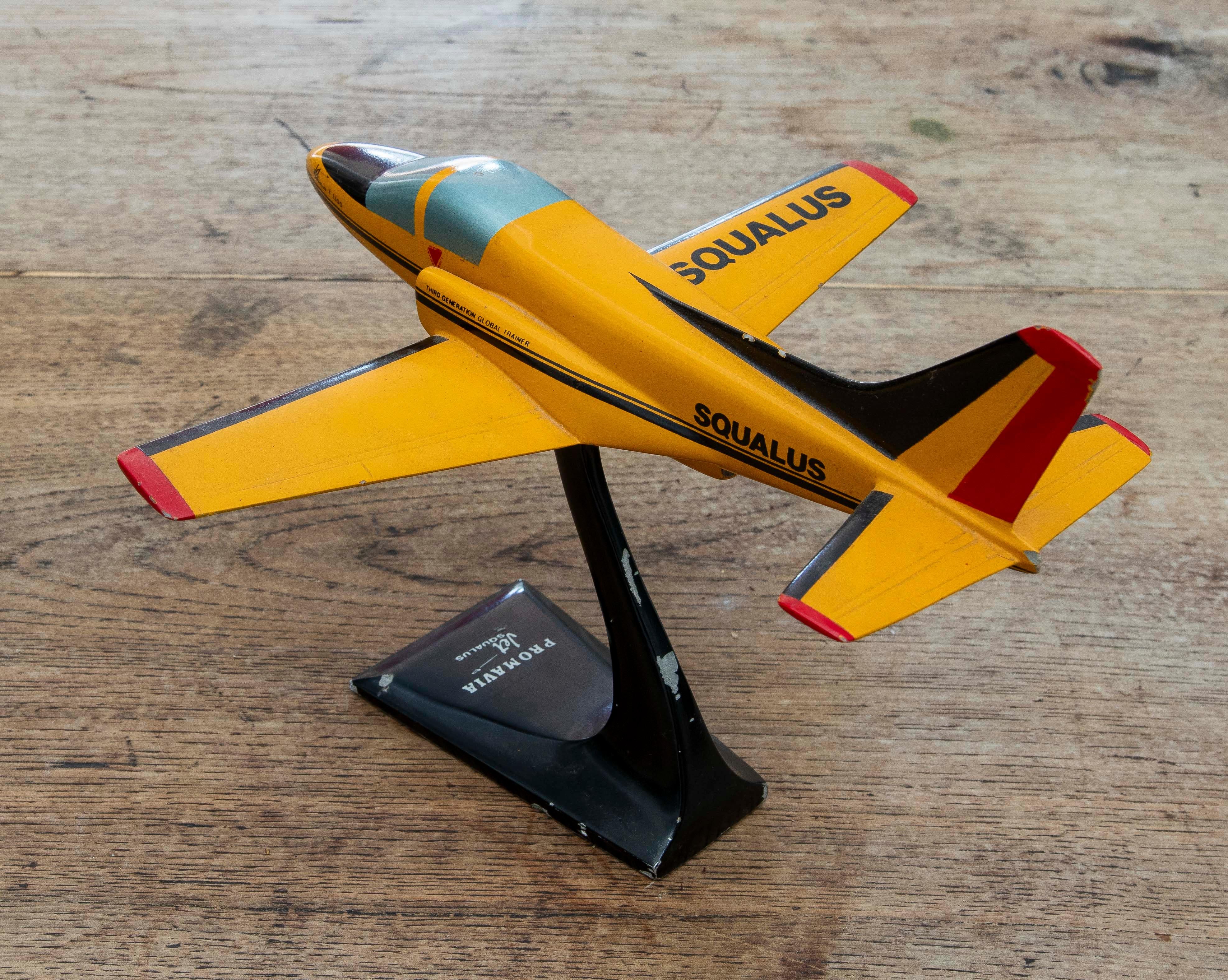 Métal Modèle d'avion en résine laquée des années 1970 de la Maison Executive Display en vente