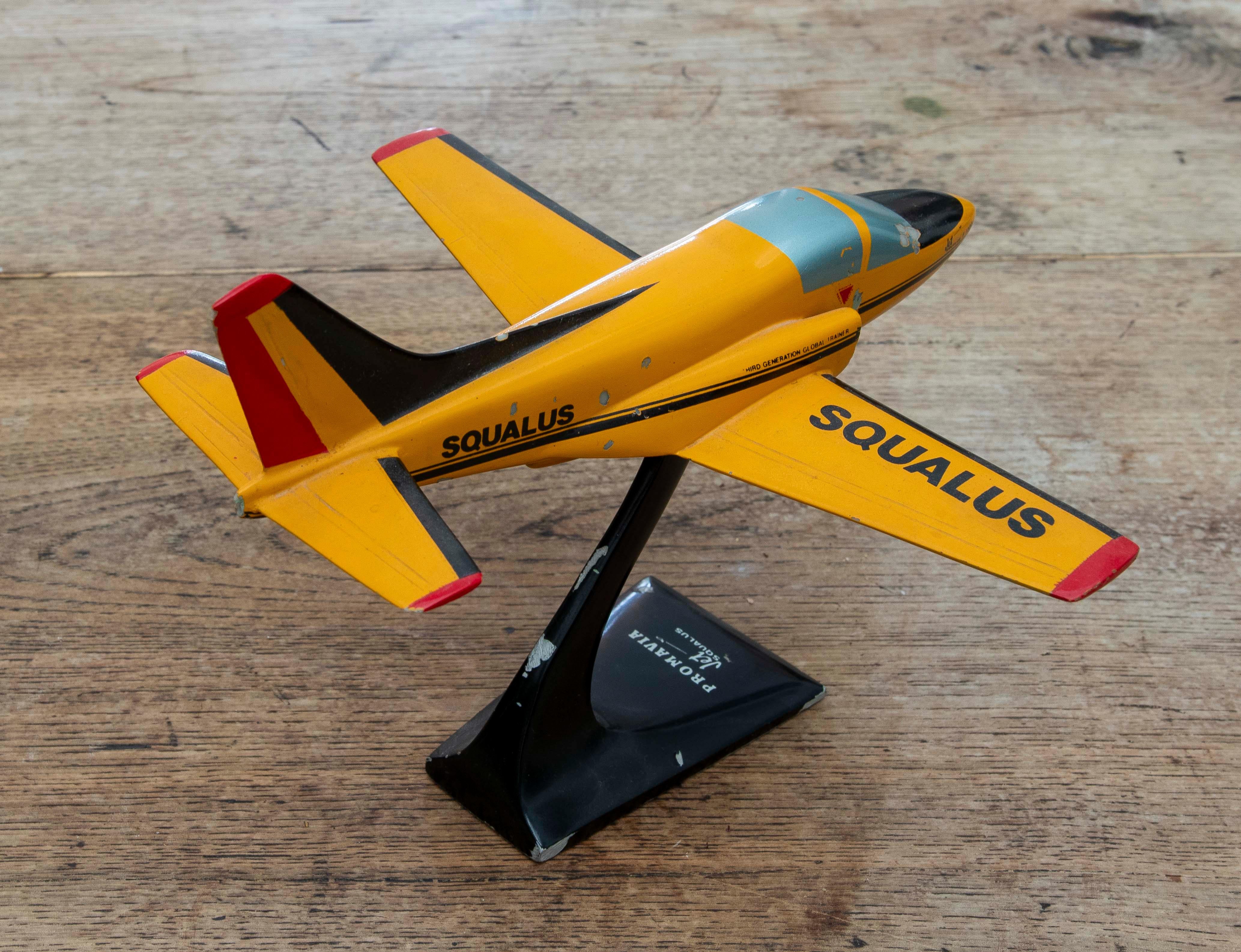 Modèle d'avion en résine laquée des années 1970 de la Maison Executive Display en vente 1