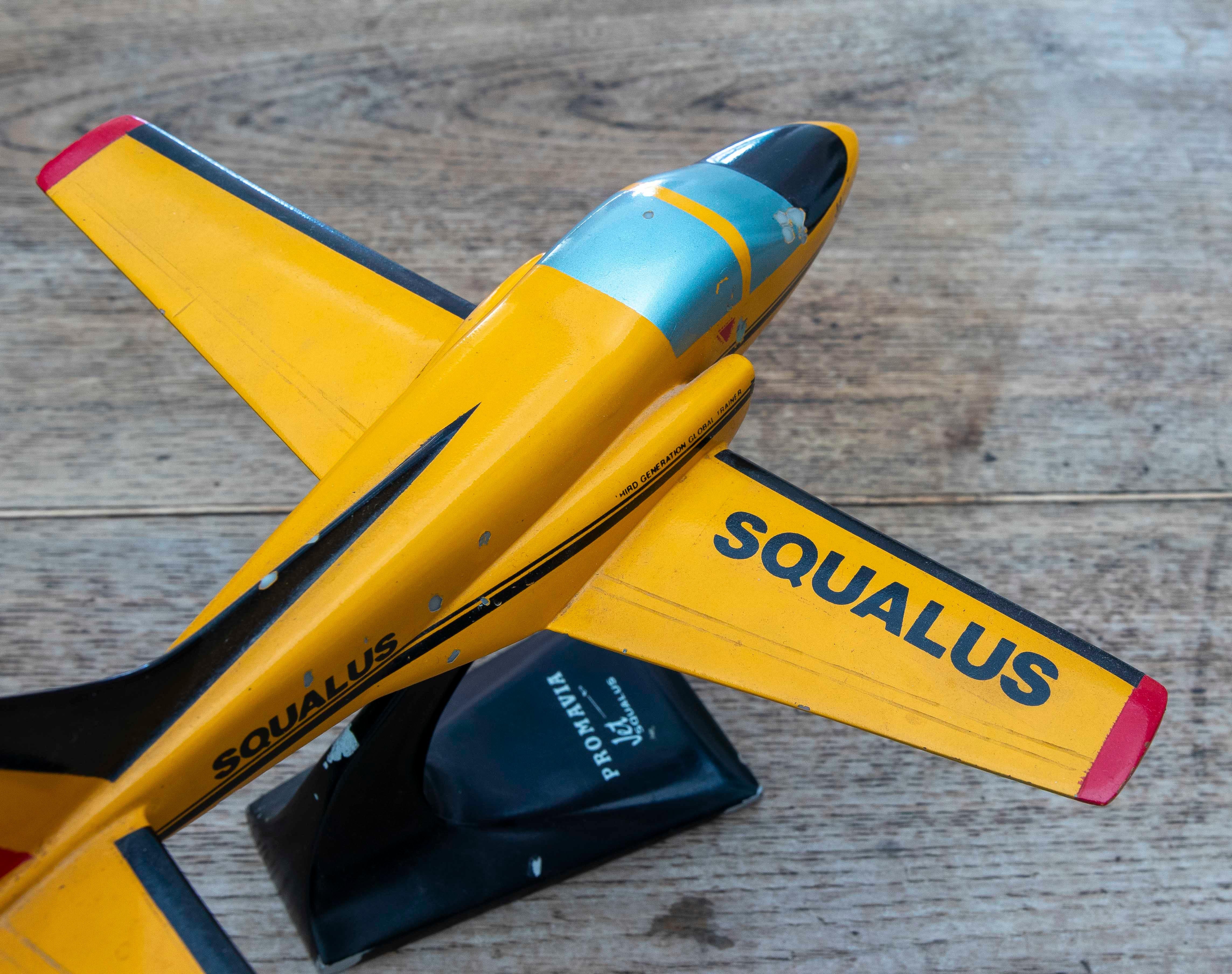 Modèle d'avion en résine laquée des années 1970 de la Maison Executive Display en vente 2