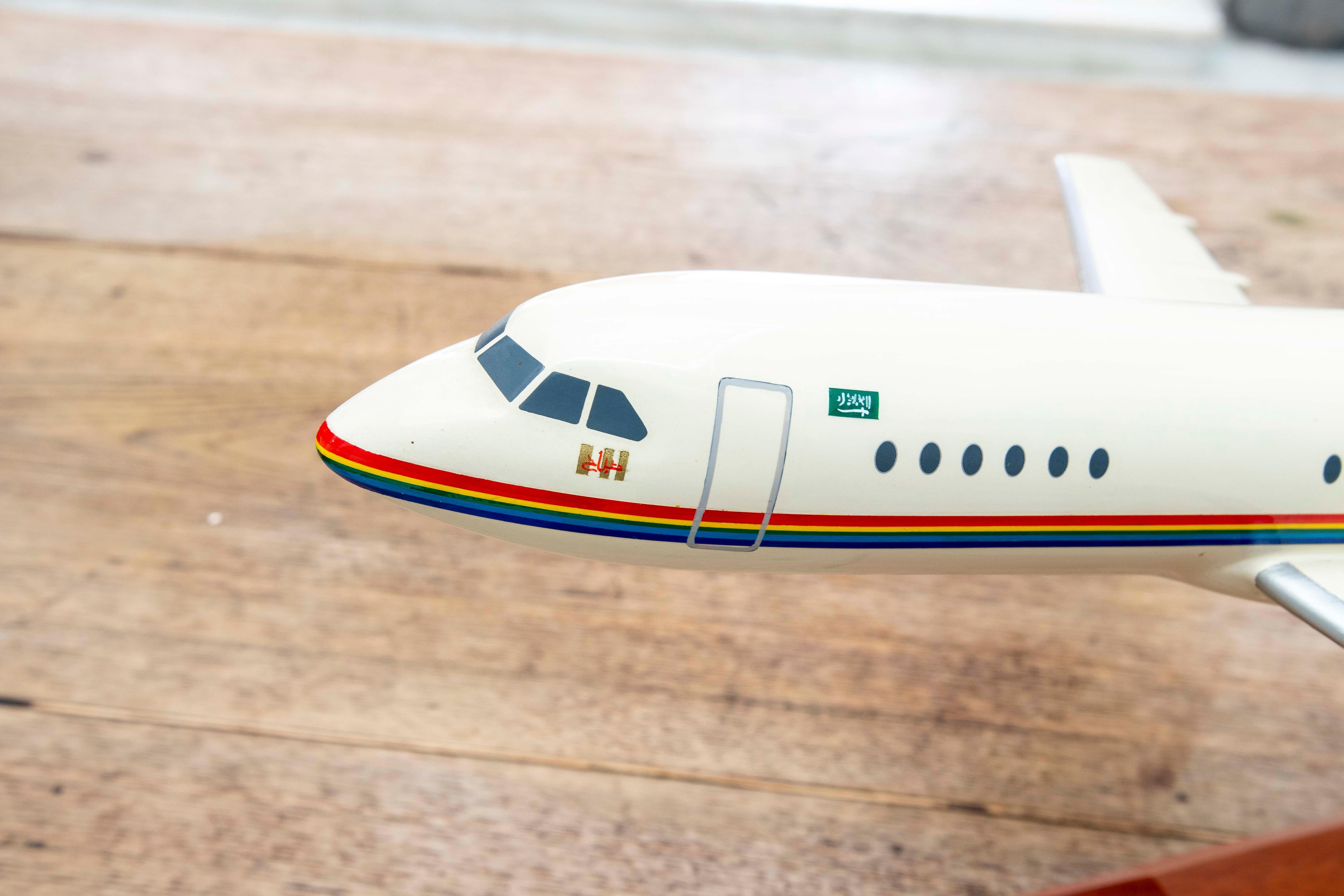 Modèle d'avion en résine laquée des années 1970 de la Maison Executive Display en vente 2
