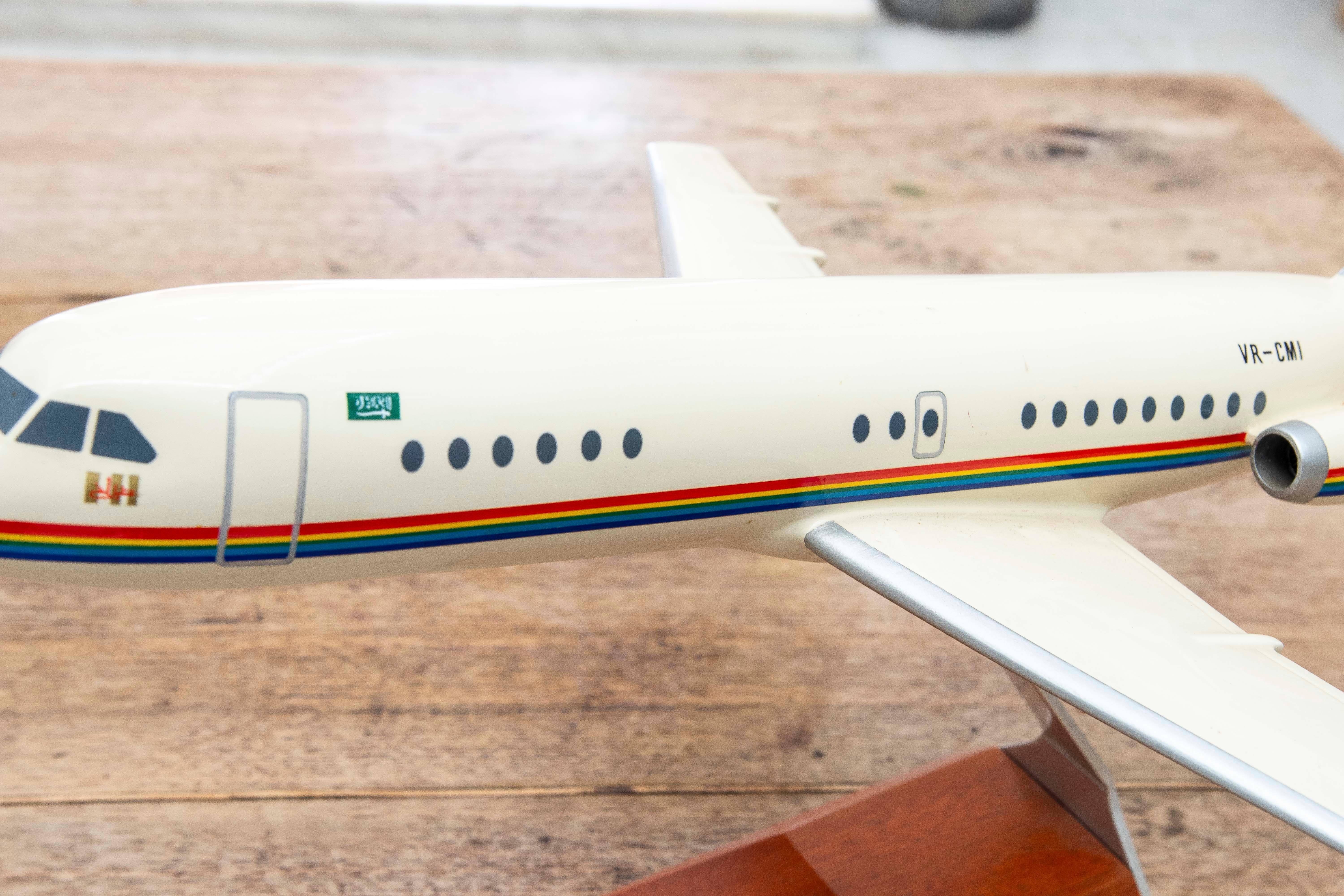 Modèle d'avion en résine laquée des années 1970 de la Maison Executive Display en vente 3