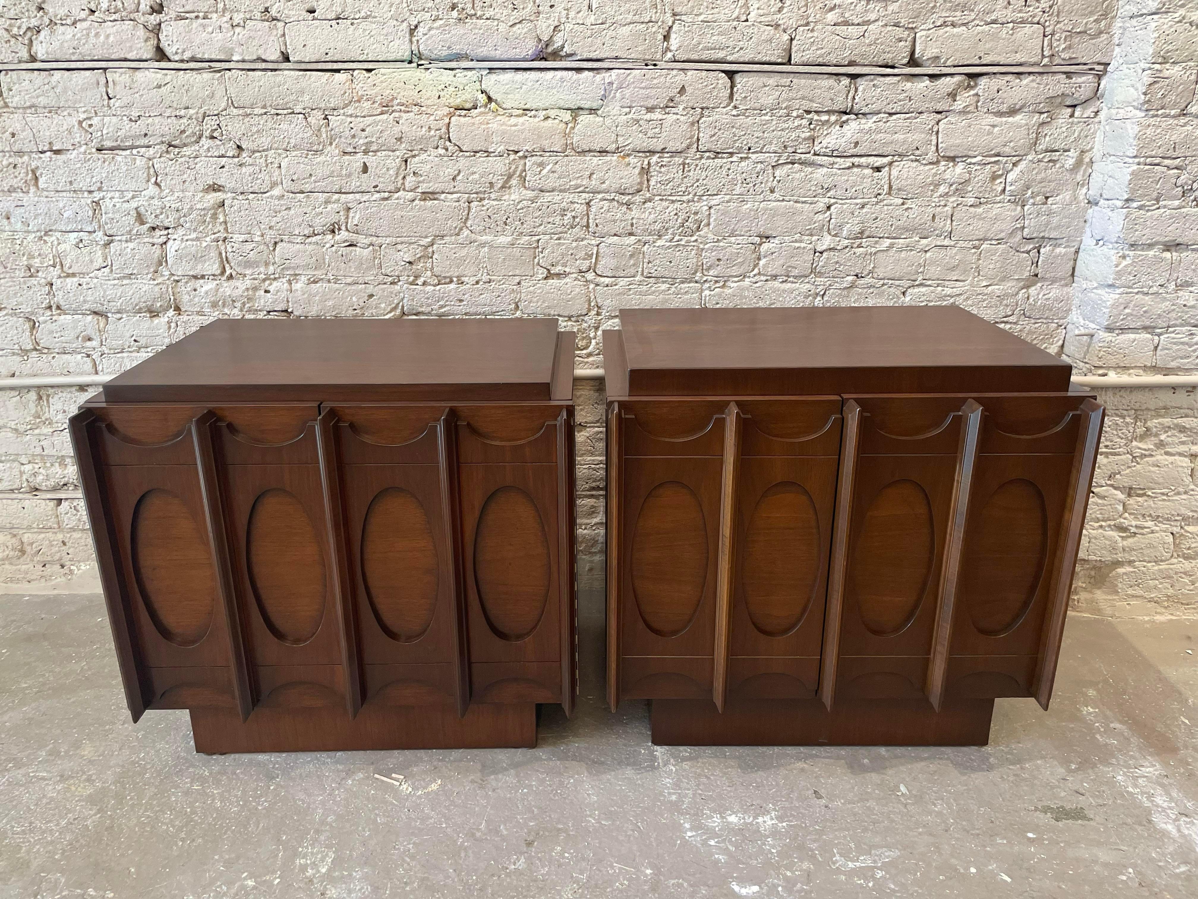 1970s Lane Brutalist Nightstands - a Pair For Sale 2