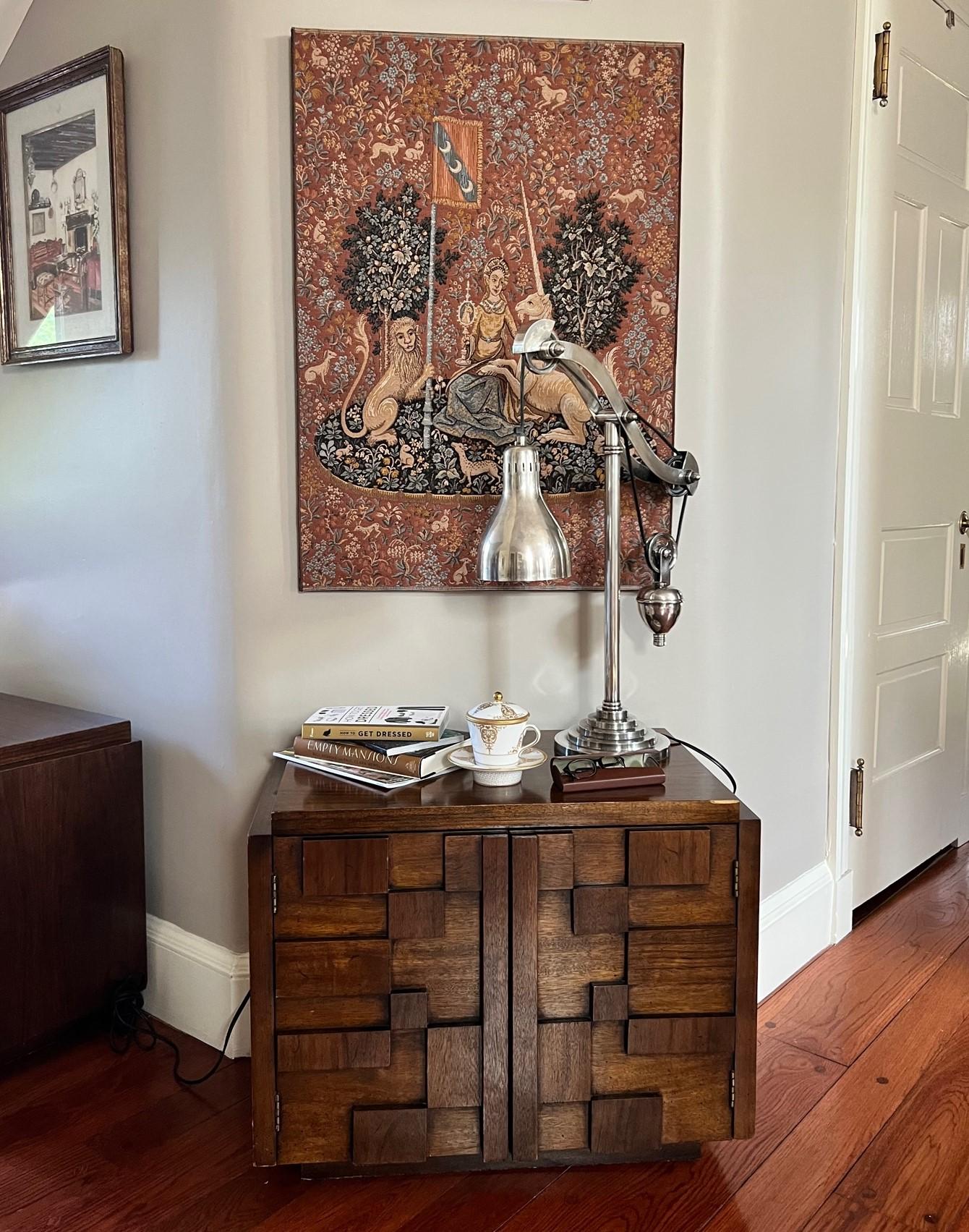 Mid 20th C., a pair of nightstands from the Staccato range by Lane in walnut. The structure of this range showcases the grain of the walnut beautifully. Each has two doors opening to an adjustable shelf.

This striking furniture was introduced in