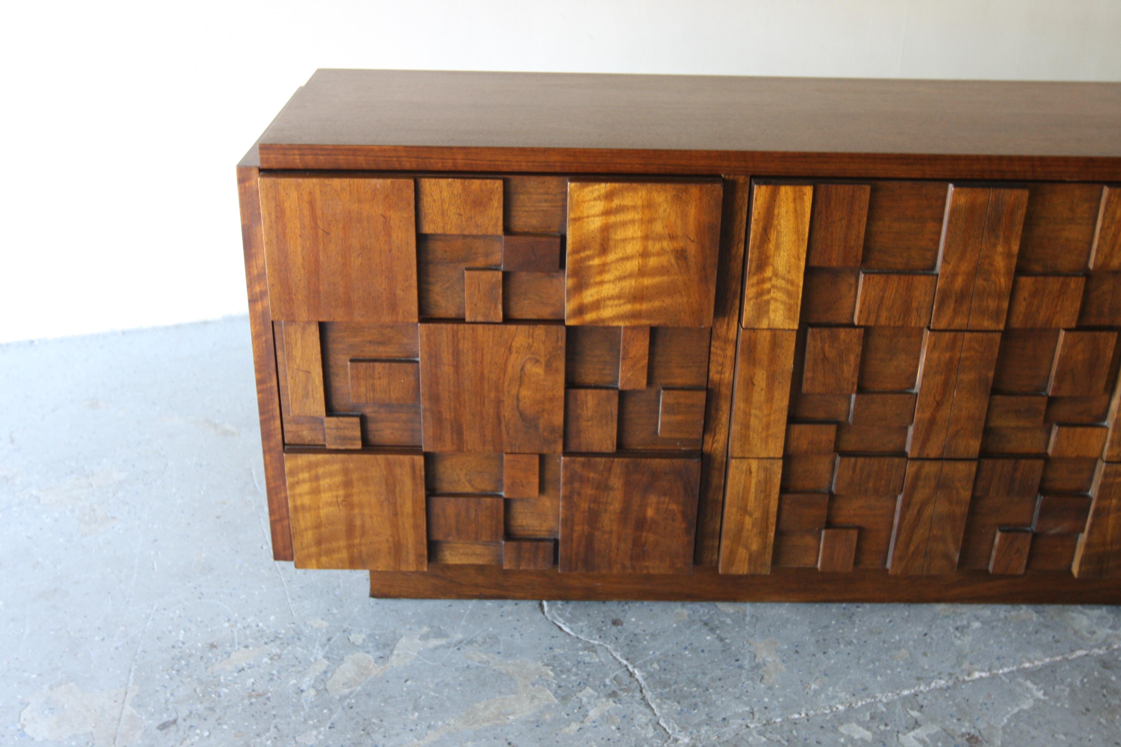 1970s Lane Staccato Mid Century Modern Mosaic Brutalist Lowboy Dresser
Lane Staccato Mosaic Brutalist Dresser / credenza. This beautiful piece has 9 drawers. This is a true statement piece.

31