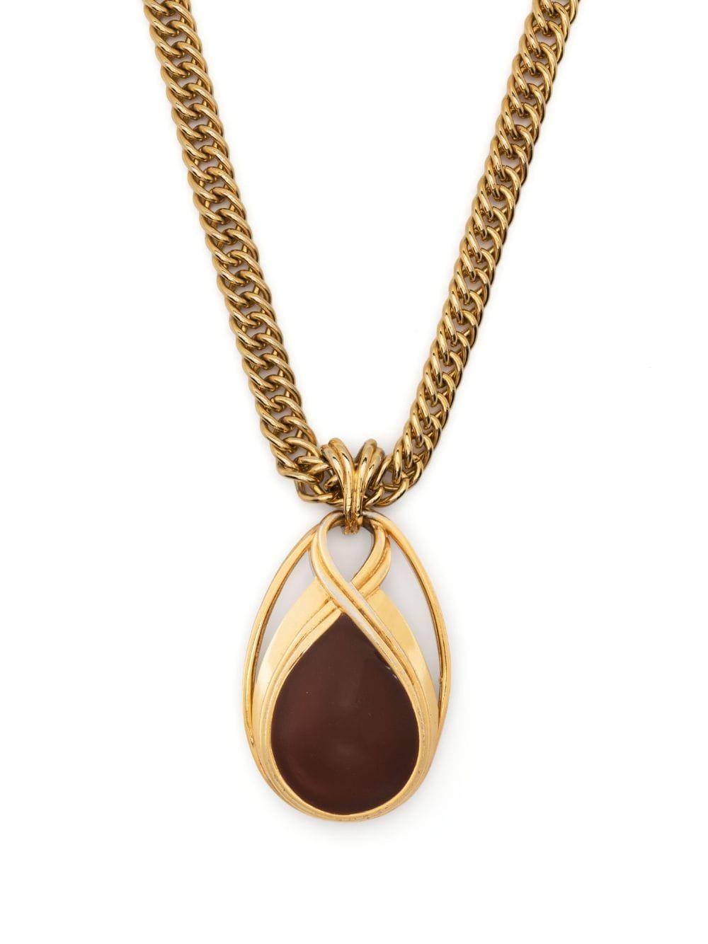 Lanvin Cabochon Pendant Necklace featuring a bordeaux cabochon gemstone pendant in a gold-tone setting and a nice gold-tone fancy chain, spring-ring fastening. 
Circa: 1970s
Length when open: 18.11 in (46 cm)
Pendant length: 1.9 in (5 cm)
Pendant