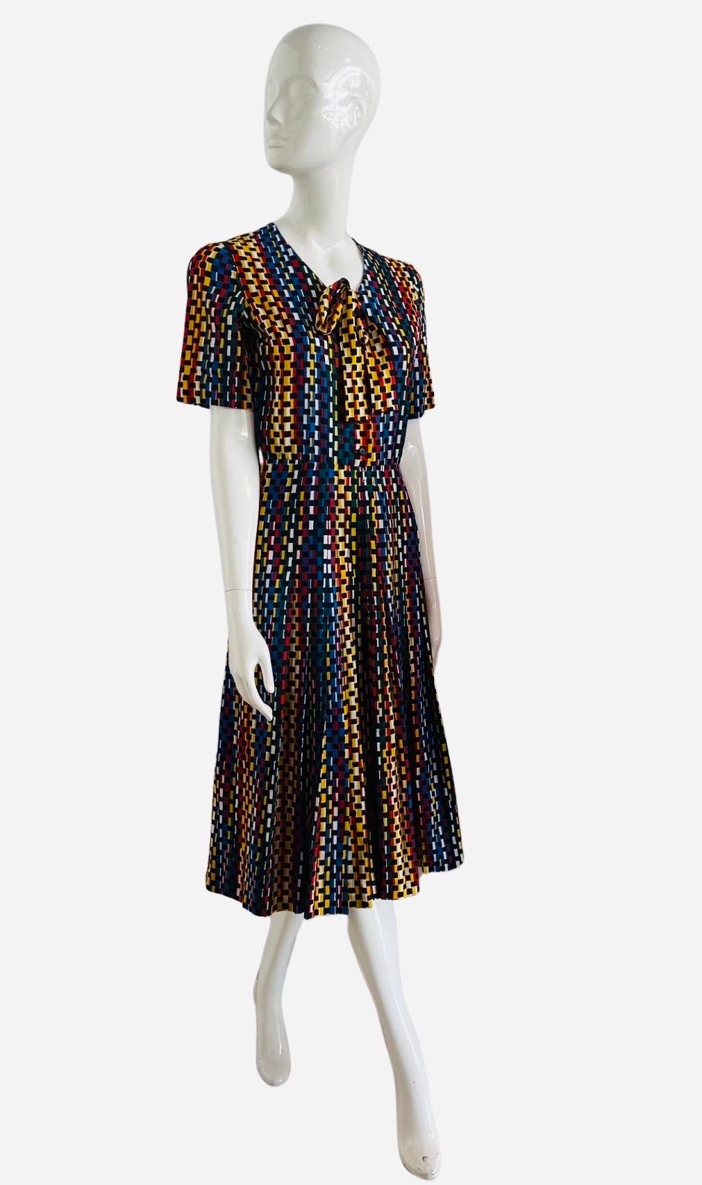 1970er Lanvin Multicolor plissiertes Kleid im Angebot 3