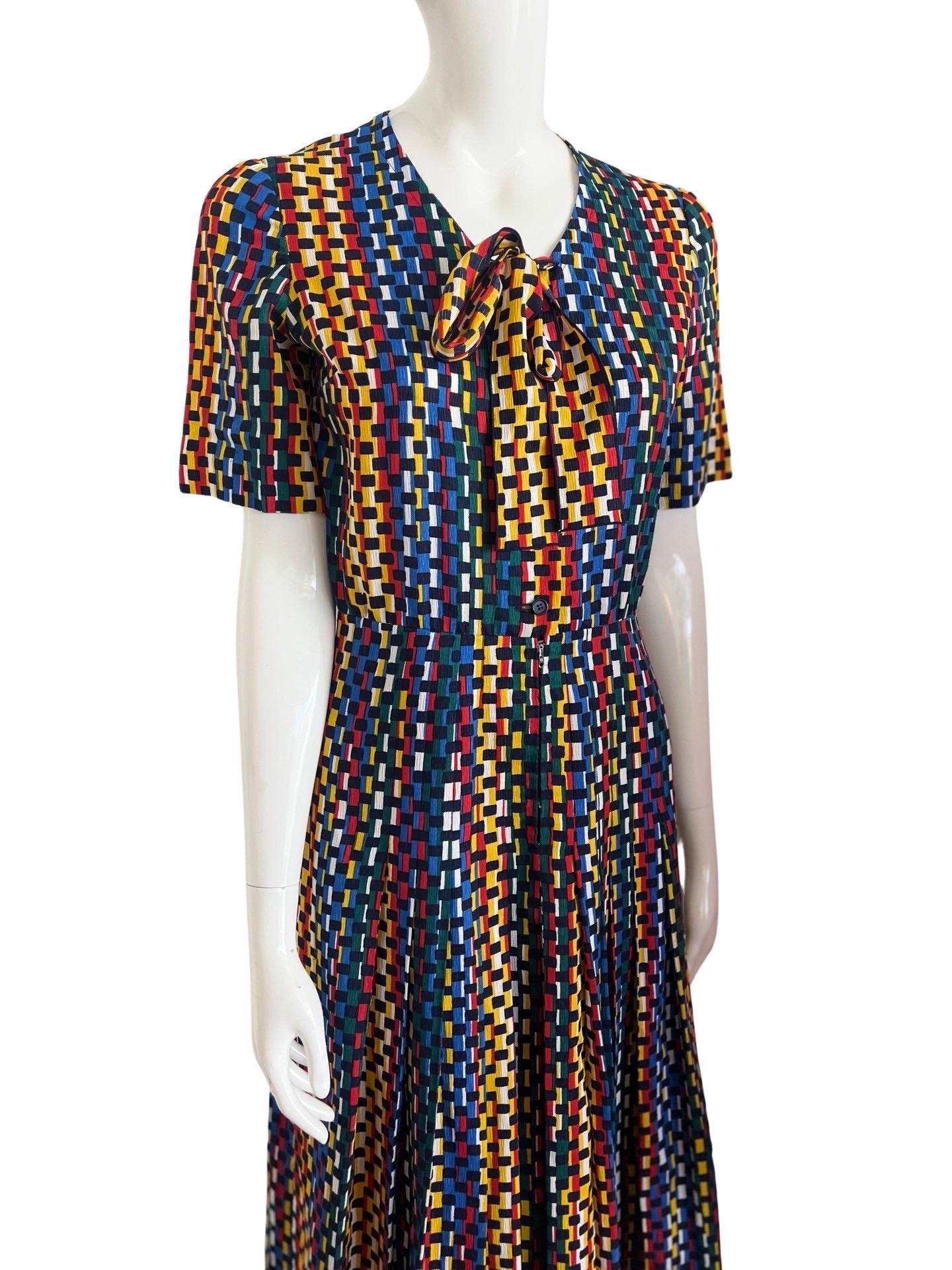 1970er Lanvin Multicolor plissiertes Kleid im Angebot 4