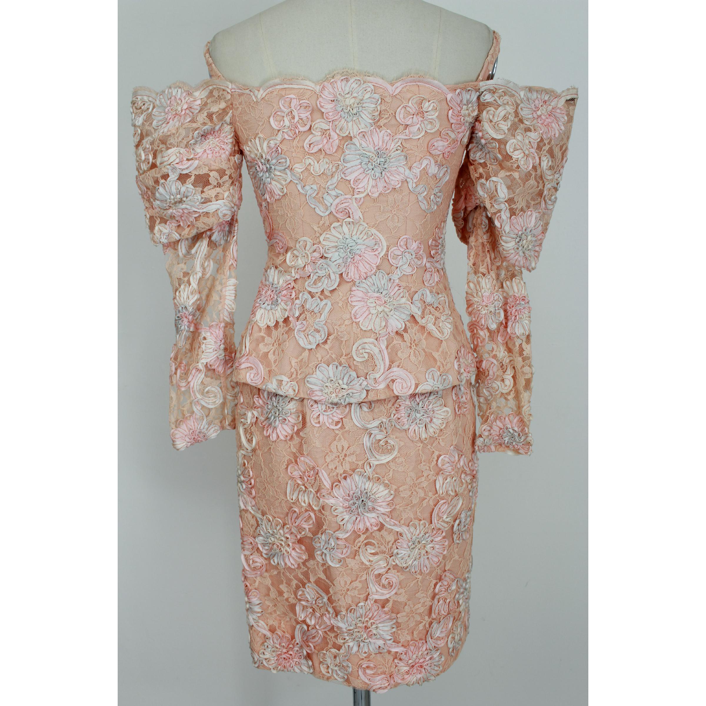 Lanvin Paris 70s vintage dress. Jacket and skirt set, 70% rayon 24% cotton 6% nylon, pink. Bodice with chopsticks, long balloon lace sleeves, floral pattern, sheath model skirt. Made in France. Excellent vintage condition. 

Size: 44 It 10 Us 12 Uk