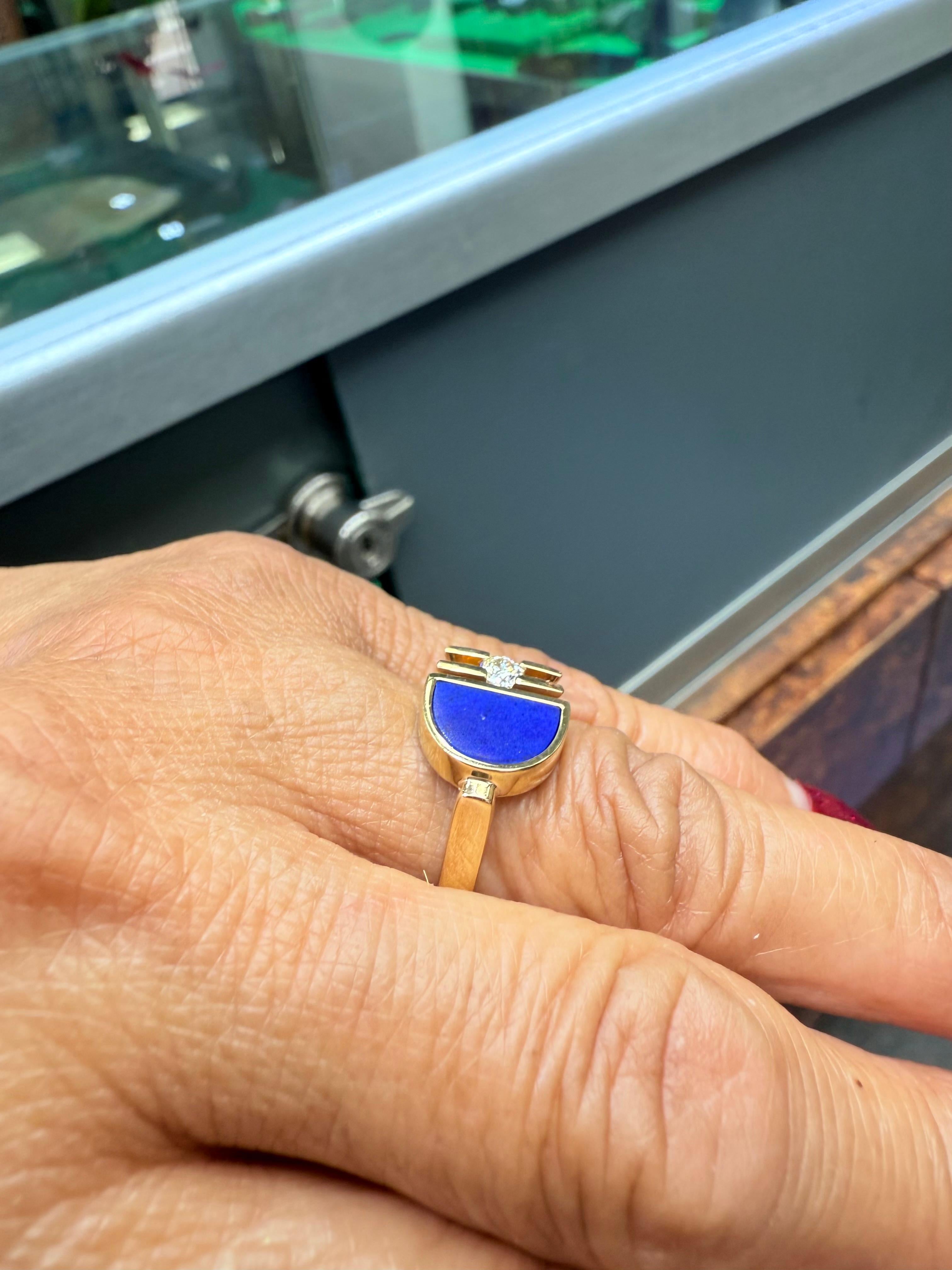 Moderniste 1970 Lapis Diamond Hand Crafted 14k Yellow Gold Ring (bague en or jaune 14k) en vente