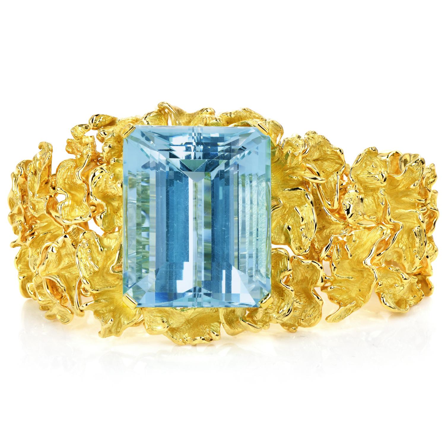 Retro 1970s GIA  124.79cts Aquamarine 18k Yellow Gold Nugget Link Bracelet For Sale