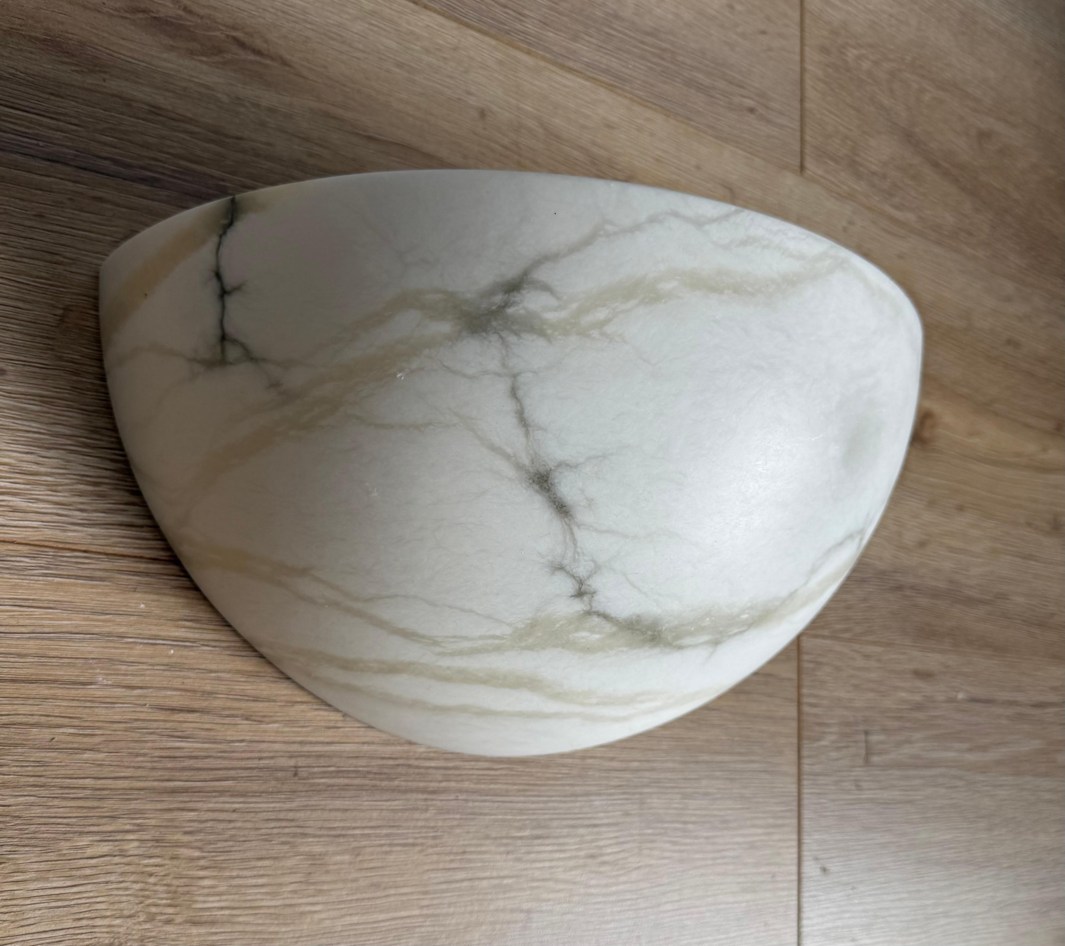 Large 1970s Mid-Century Alabaster Wall Sconce with Sculptural Glow.

This striking large wall sconce, crafted from solid alabaster, is a beautiful example of timeless mid-century design from the 1970s. Its softly curved, half-dome form highlights