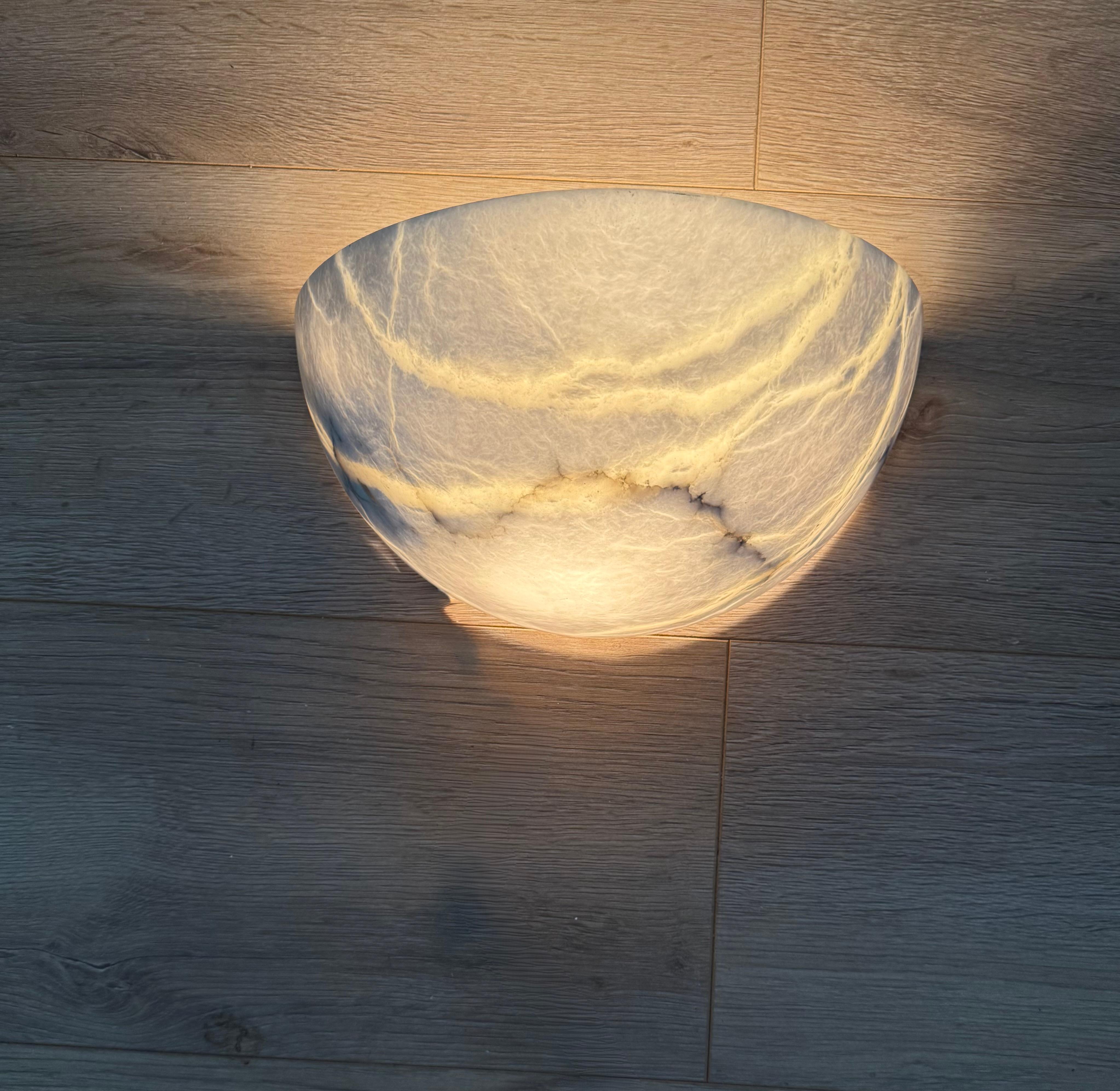 Européen 1970s Large Alabaster Wall Light / Sconce, Mid-Century Modern Organic Design en vente