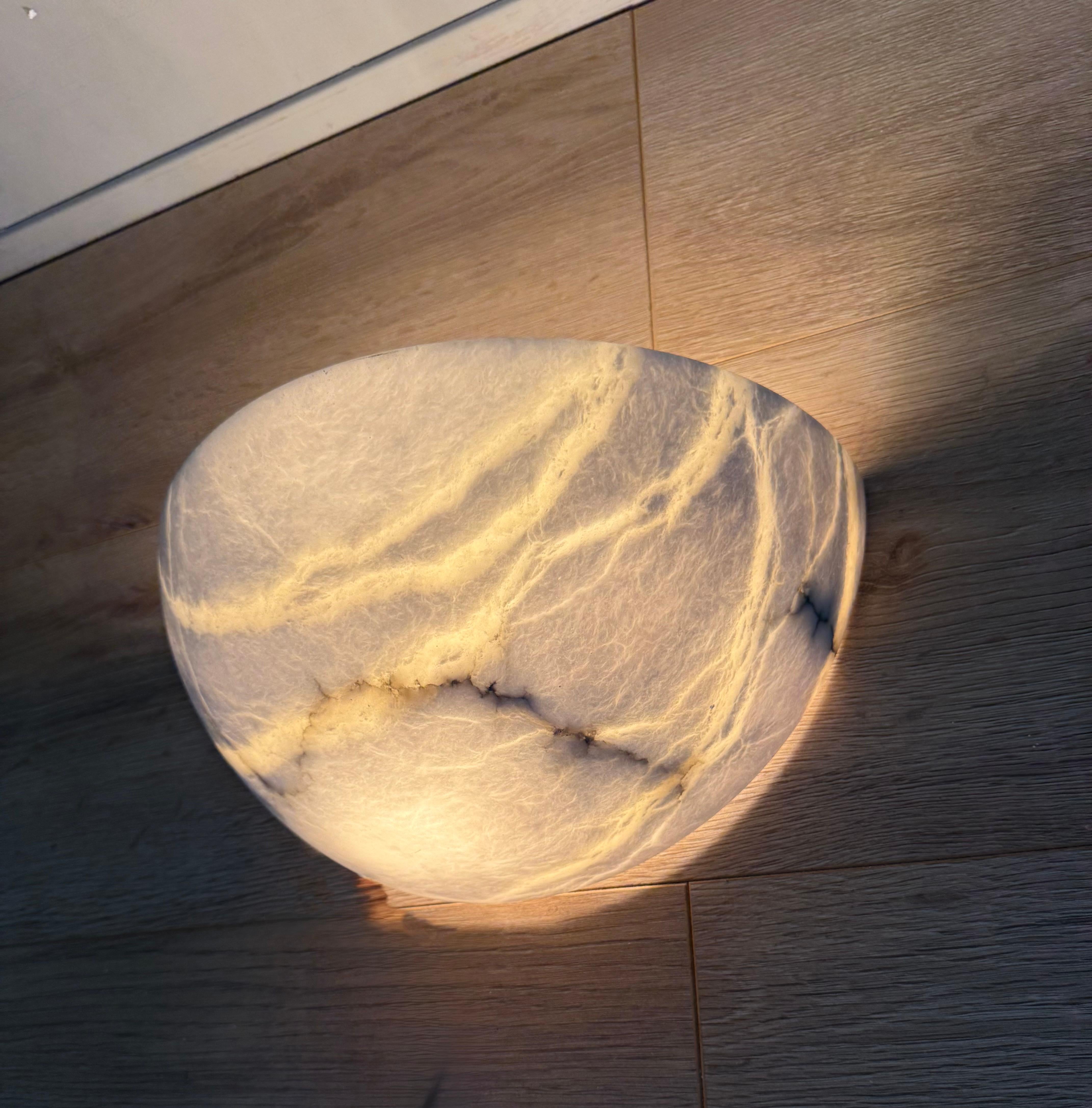1970s Large Alabaster Wall Light / Sconce, Mid-Century Modern Organic Design Bon état - En vente à Lisse, NL