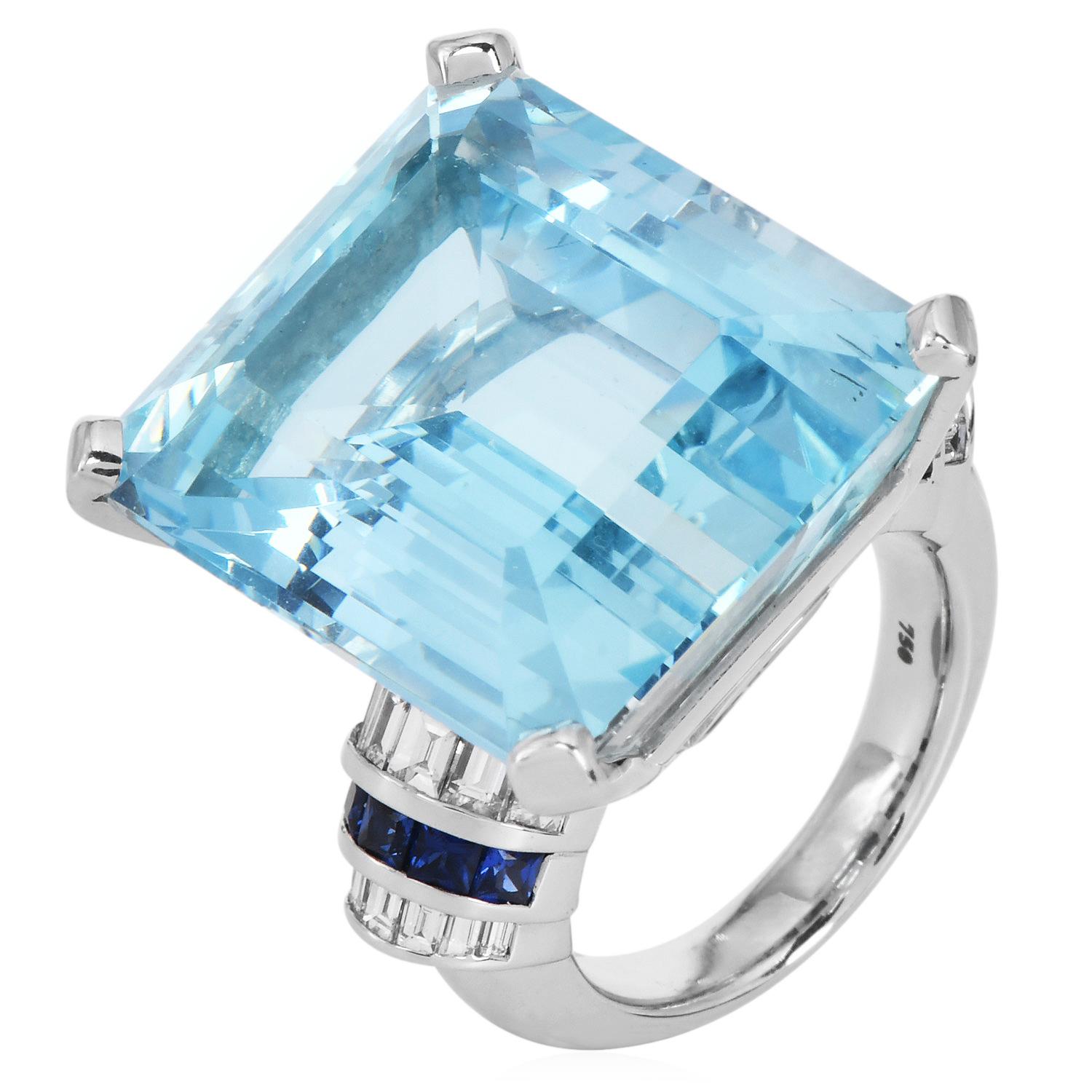 Women's or Men's 1970s large Aquamarine Sapphire Diamond 18K Gold Cocktail Ring