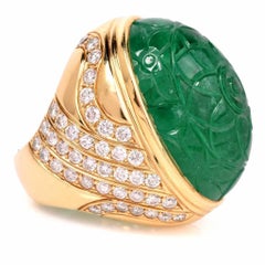 1970s Large Carved Colombian Emerald Diamond Cocktail Gold  Ring