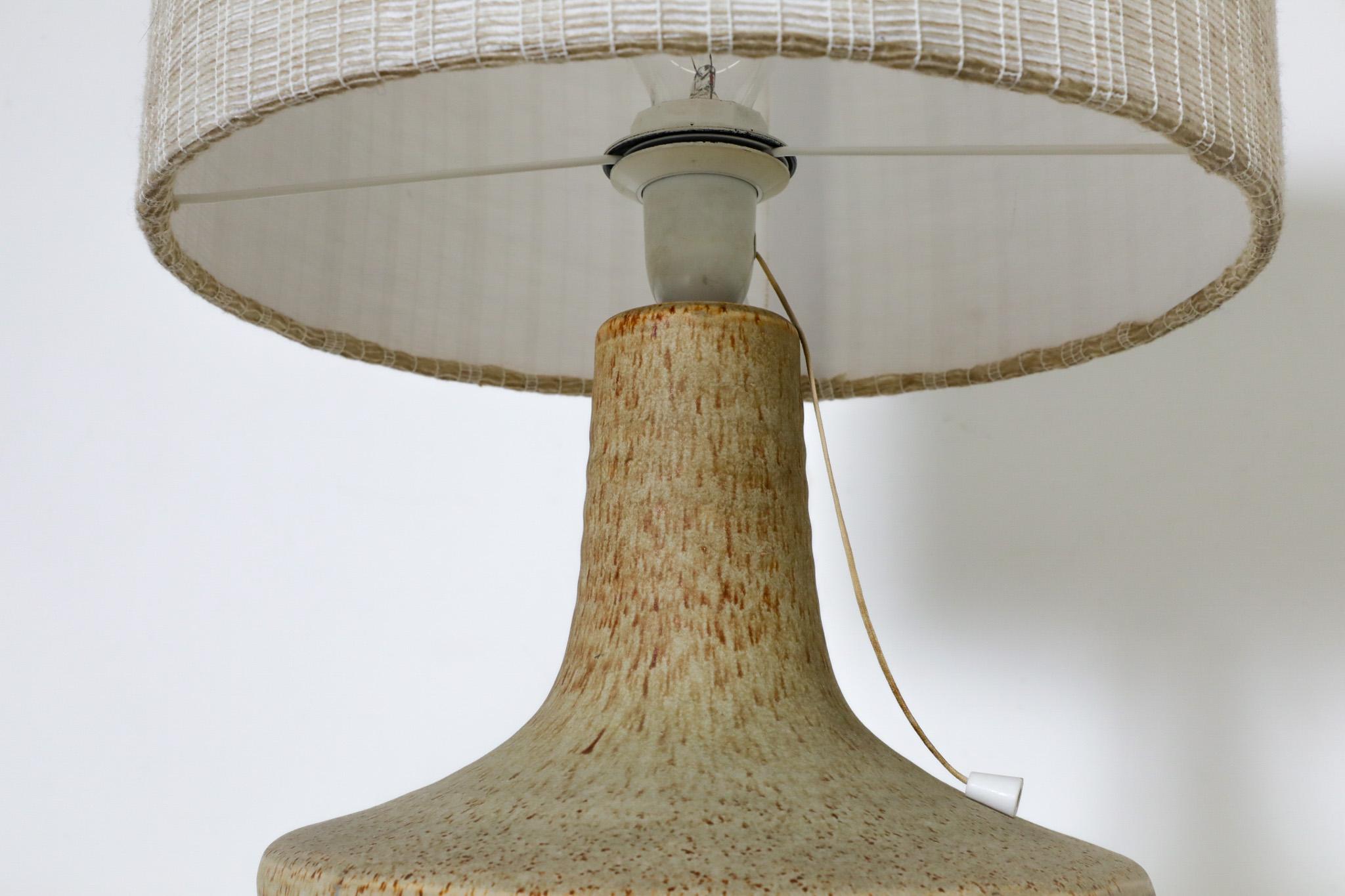 Große Space Age-Tischlampe aus Keramik mit Ausschnitten von Ravelli, 1970er Jahre (20. Jahrhundert) im Angebot