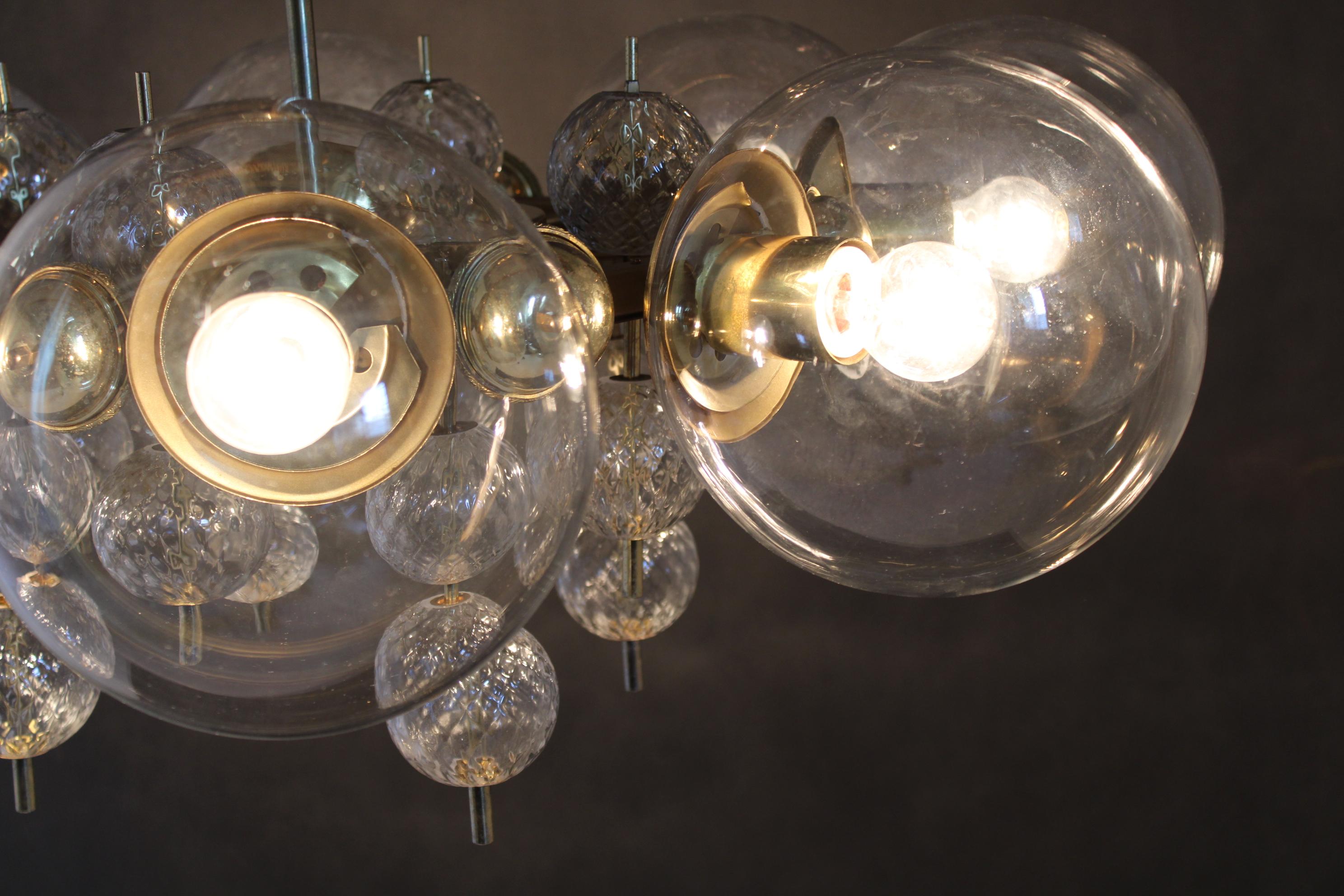 Grande lampadario anni '70 in ottone di Kamenicky Senov , fino a 10 articoli in vendita 7