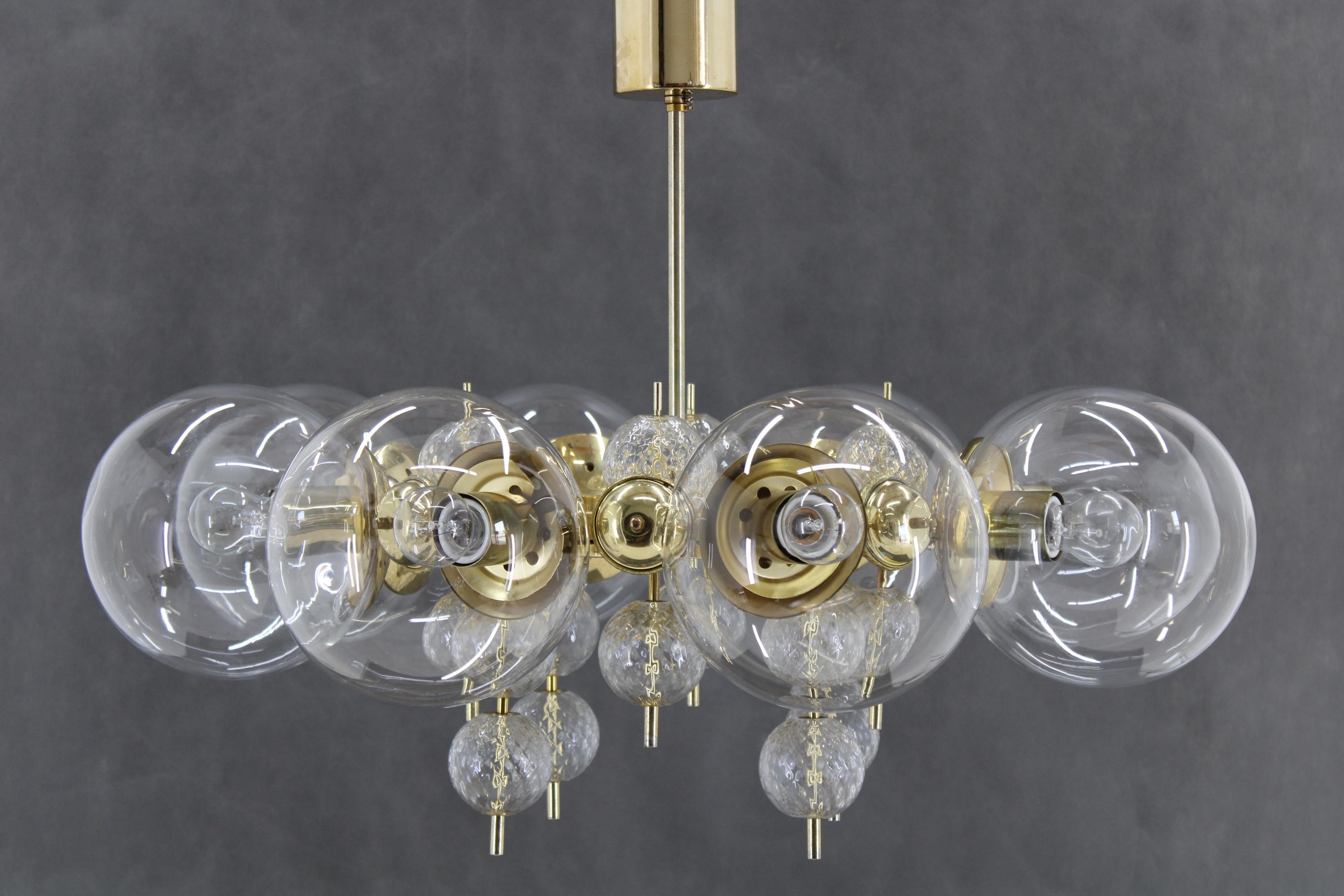 Mid-Century moderno Grande lampadario anni '70 in ottone di Kamenicky Senov , fino a 10 articoli in vendita